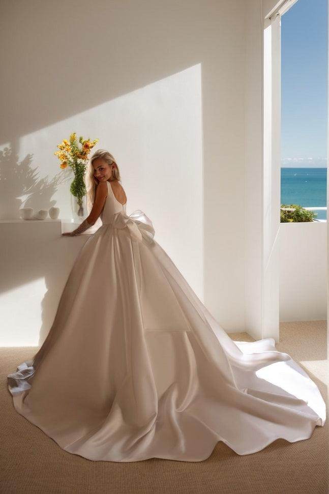 Simple Satin Basque Waist Wedding Dress A-Line Square Neck Bridal Gown with Bow COCOMELODY CW3503, 25 Days / Ivory / US16-UK18-EUR46 Simple Satin Basque Waist Wedding Dress A-Line Square Neck Bridal Gown with Bow COCOMELODY CW3503, 25 Days / Ivory / US16-UK18-EUR46
