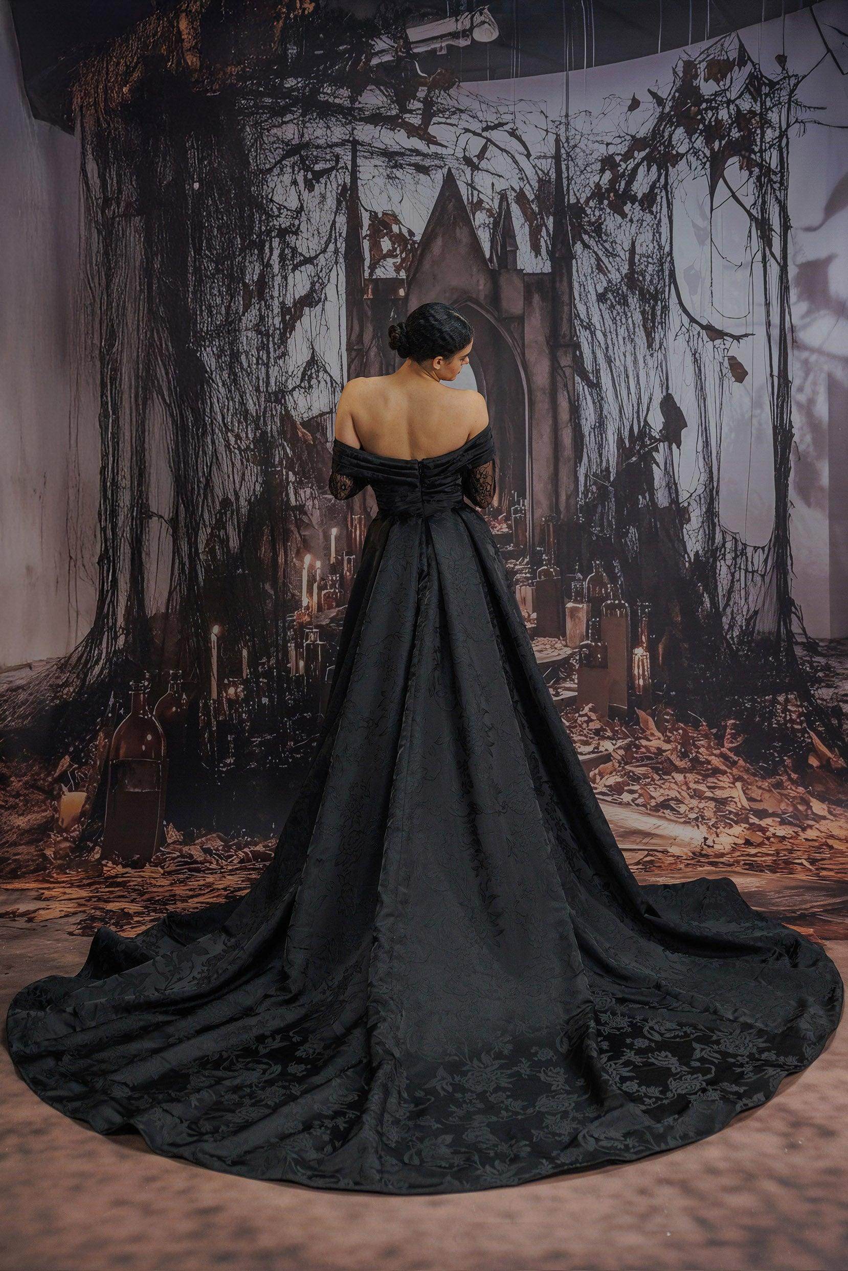 COCOMELODY A Bold Statement Of Love Timeless Black Wedding Dress Beauty Long Sleeves CW3526, 45 Days / Black / US22-UK24-EUR52 COCOMELODY A Bold Statement Of Love Timeless Black Wedding Dress Beauty Long Sleeves CW3526, 45 Days / Black / US22-UK24-EUR52