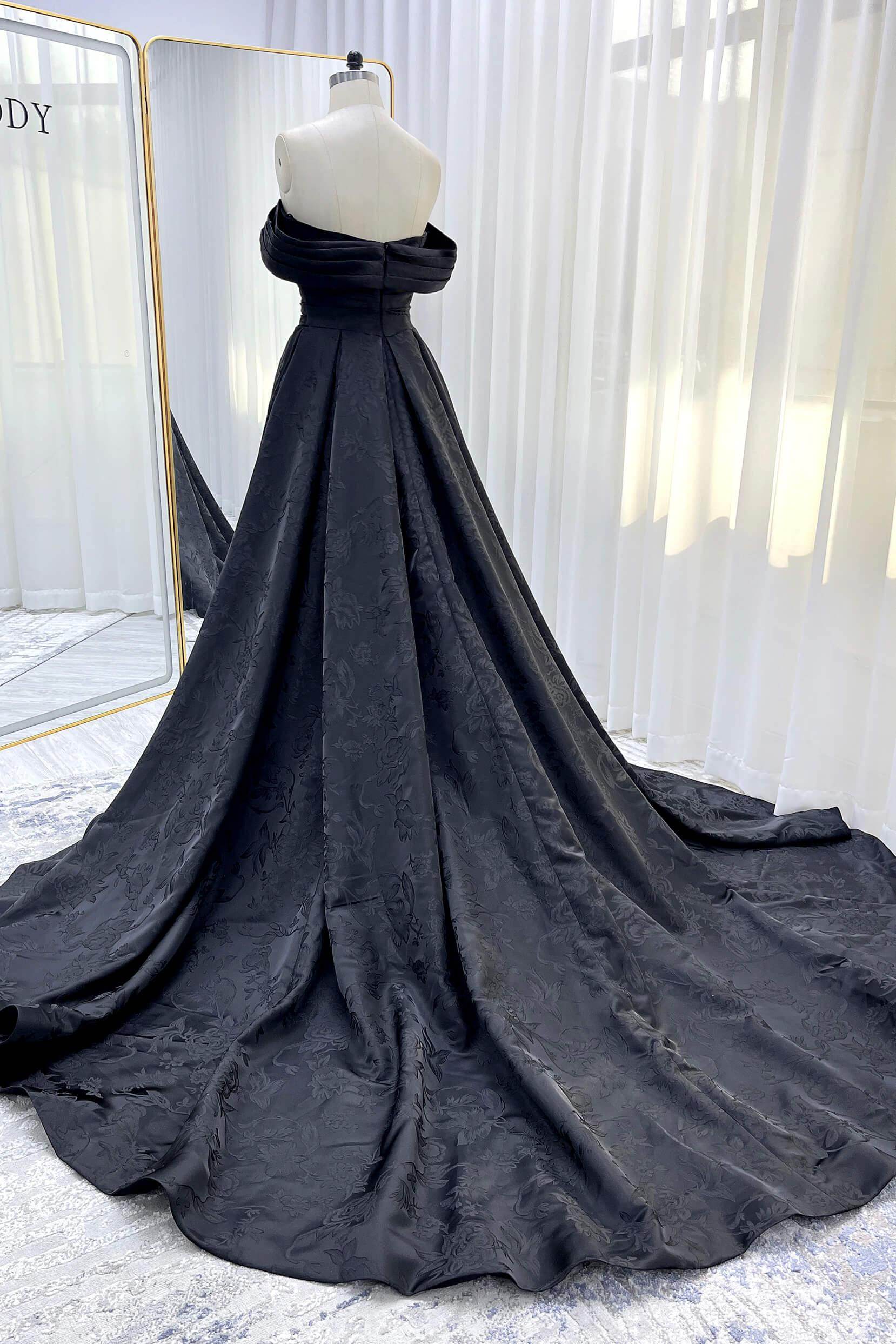 COCOMELODY A Bold Statement Of Love Timeless Black Wedding Dress Beauty Long Sleeves CW3526, 45 Days / Black / US22-UK24-EUR52 COCOMELODY A Bold Statement Of Love Timeless Black Wedding Dress Beauty Long Sleeves CW3526, 45 Days / Black / US22-UK24-EUR52