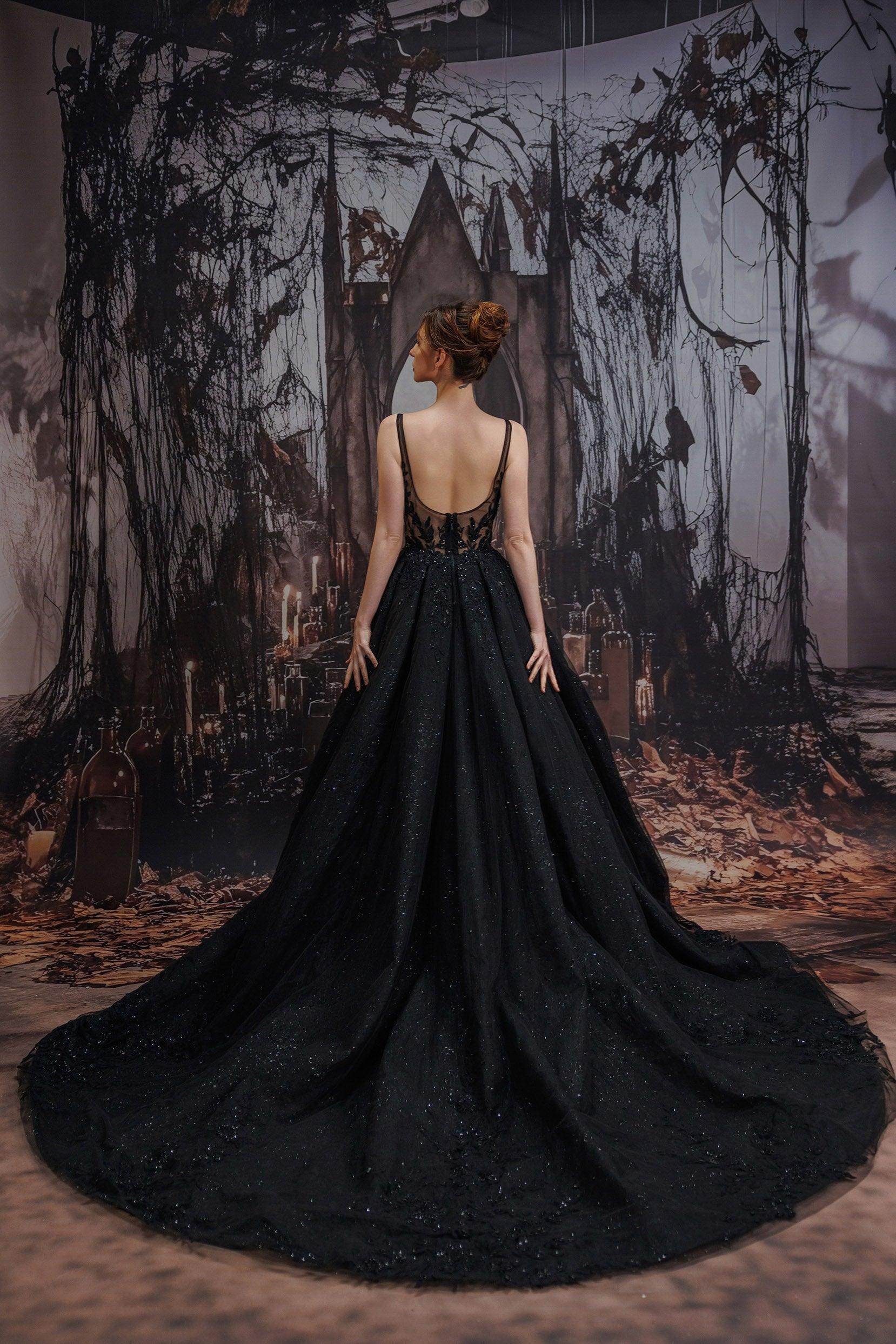 COCOMELODY Elegance In Sweetheart Black A Stunning Black Wedding Dress For The Bold Bride CW3528, 45 Days / Ivory / US4-UK6-EUR34 COCOMELODY Elegance In Sweetheart Black A Stunning Black Wedding Dress For The Bold Bride CW3528, 45 Days / Ivory / US4-UK6-EUR34