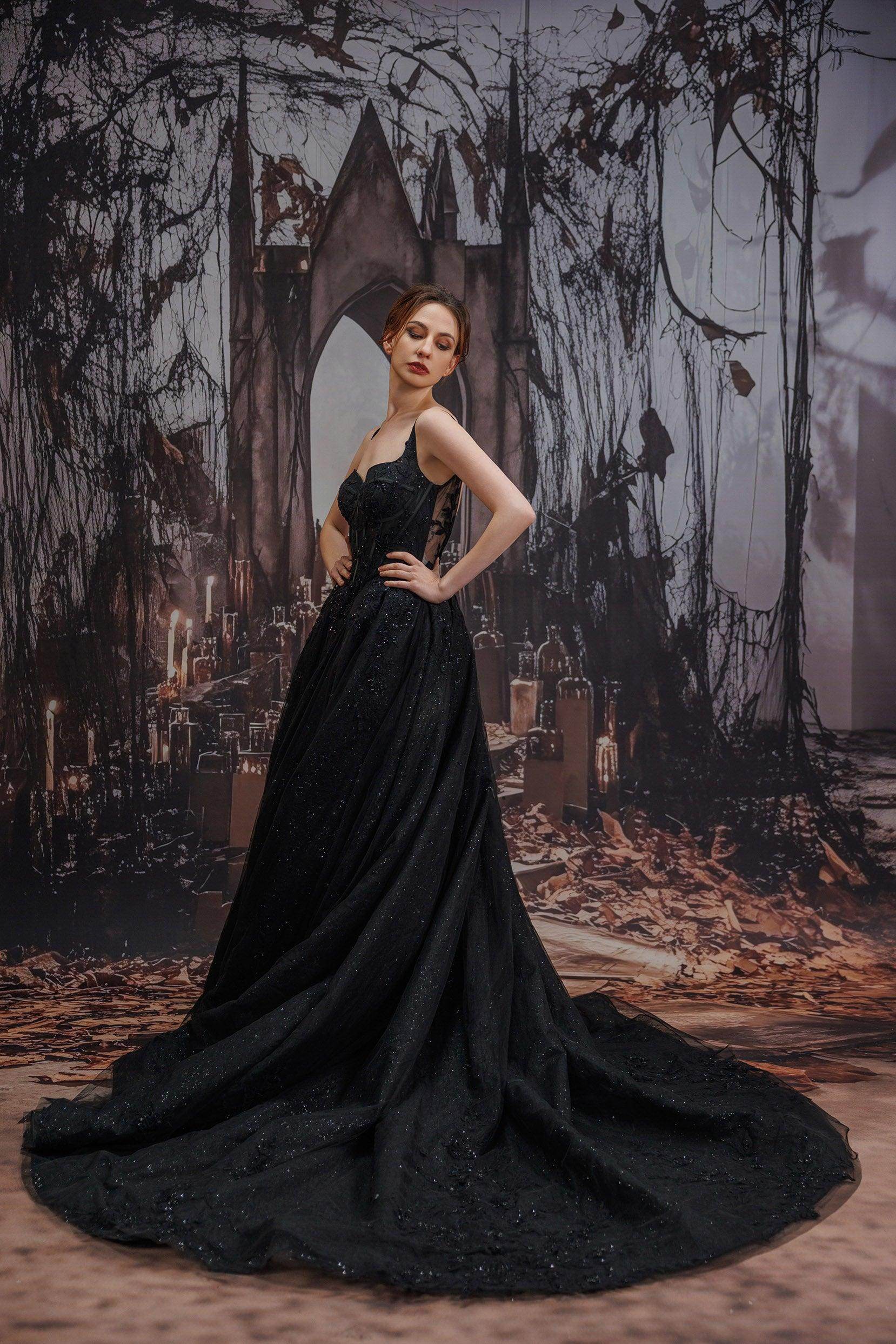 COCOMELODY Elegance In Sweetheart Black A Stunning Black Wedding Dress For The Bold Bride CW3528, 45 Days / Ivory / US4-UK6-EUR34 COCOMELODY Elegance In Sweetheart Black A Stunning Black Wedding Dress For The Bold Bride CW3528, 45 Days / Ivory / US4-UK6-EUR34
