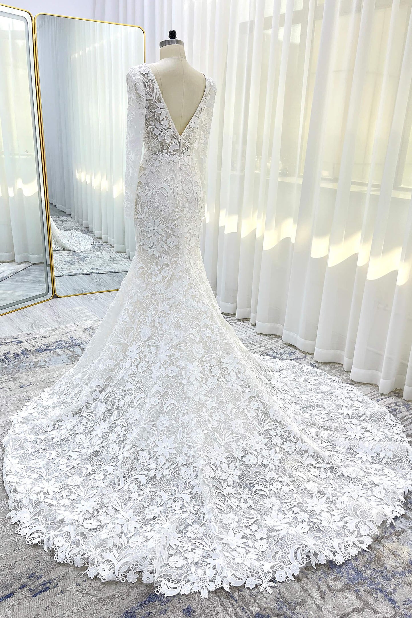 Trumpet-Mermaid Court Train Lace Tulle Wedding Dress CW3540 - COCOMELODY
