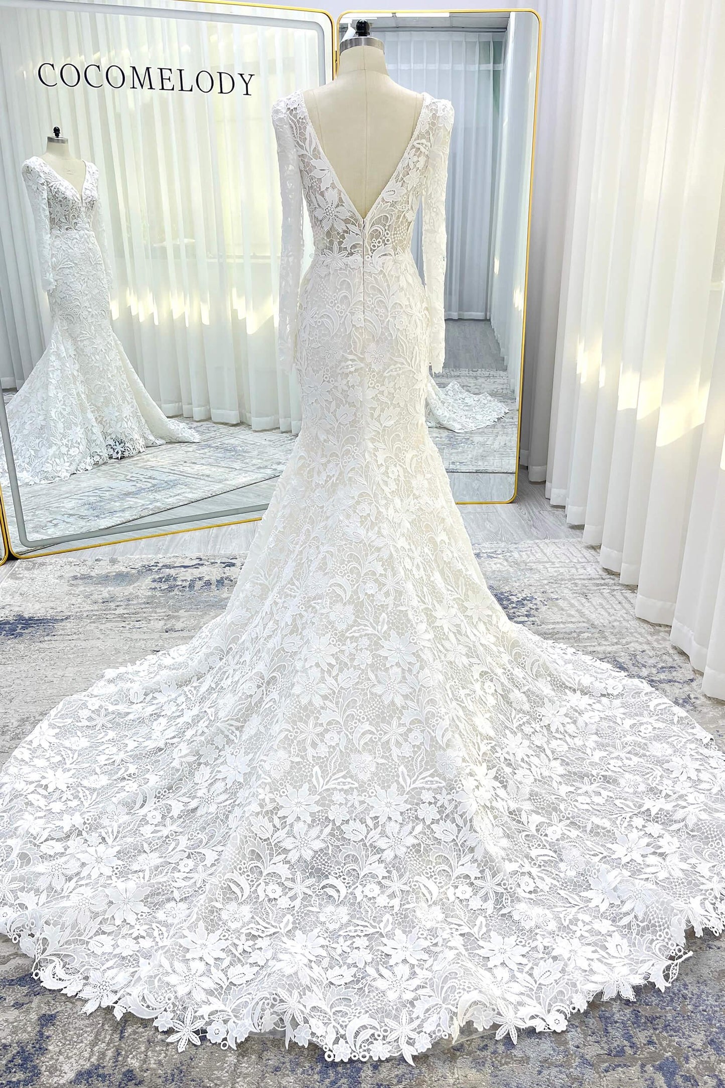 Trumpet-Mermaid Court Train Lace Tulle Wedding Dress CW3540 - COCOMELODY