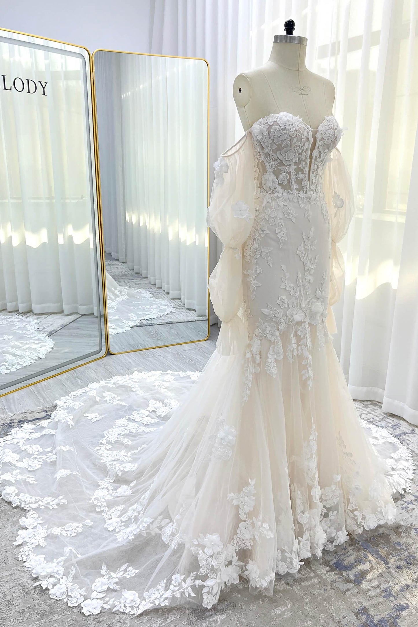 Trumpet-Mermaid Chapel Train Lace Tulle Wedding Dress CW3541 - COCOMELODY