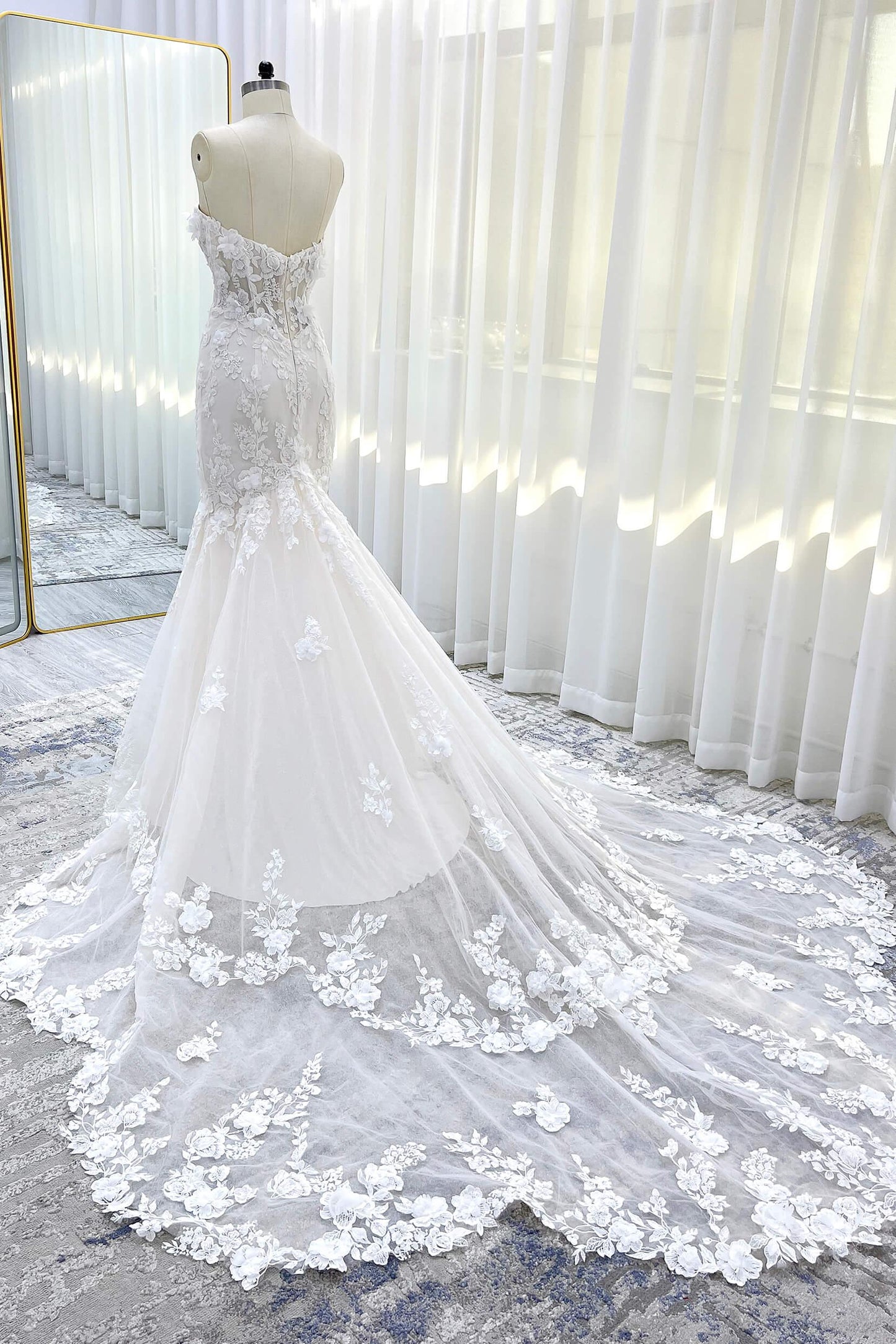 Trumpet-Mermaid Chapel Train Lace Tulle Wedding Dress CW3541 - COCOMELODY