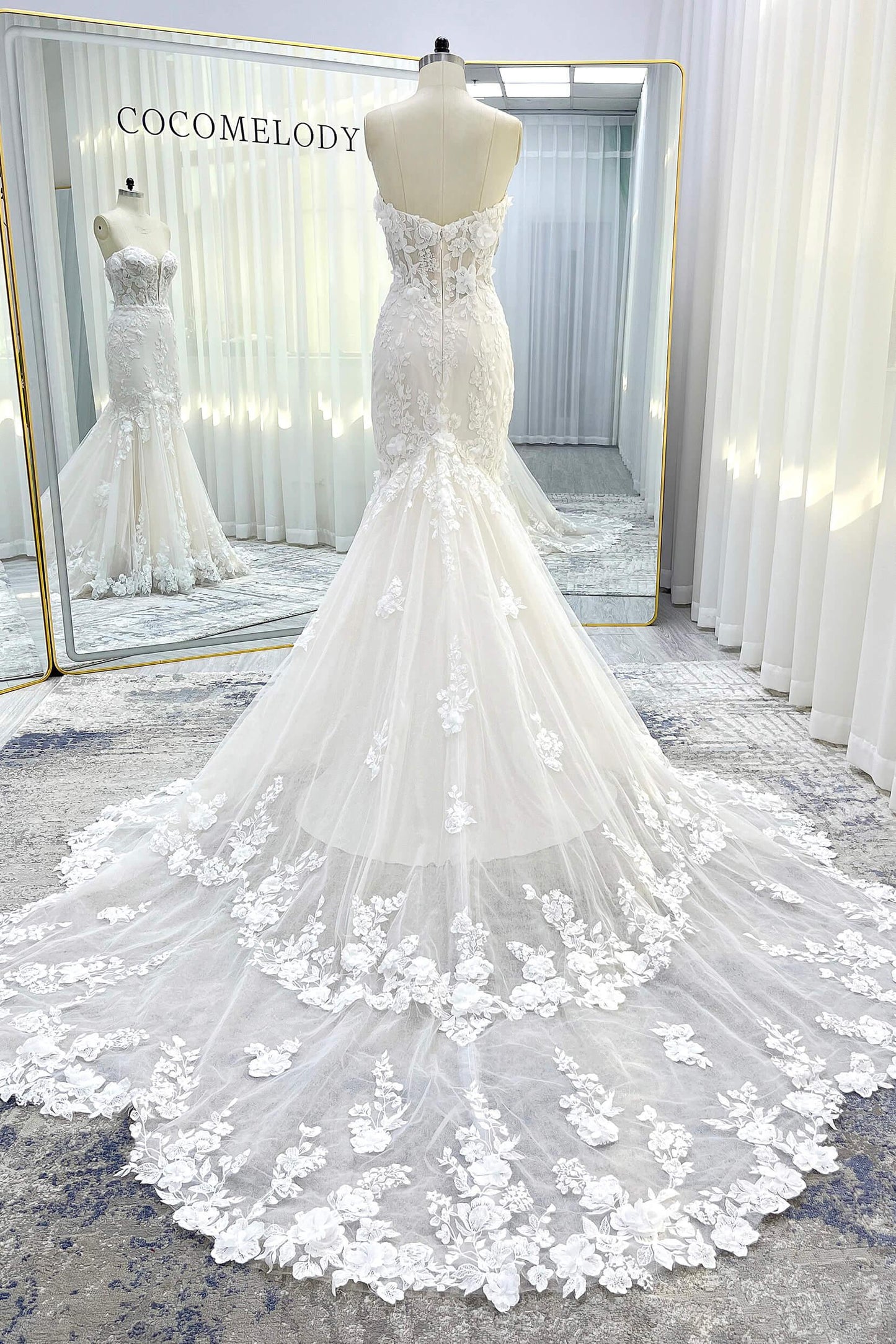 Trumpet-Mermaid Chapel Train Lace Tulle Wedding Dress CW3541 - COCOMELODY
