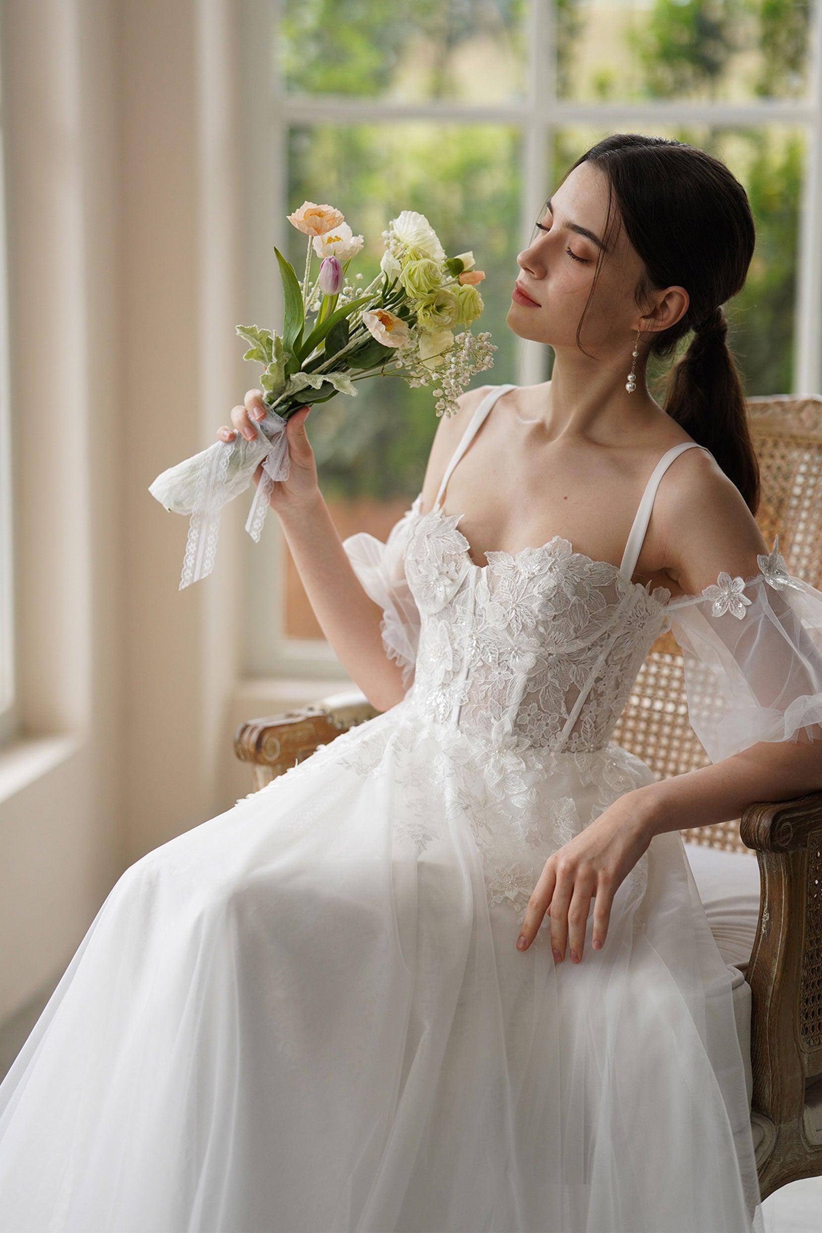 A-Line Sweep-Brush Train Lace Tulle Wedding Dress CW3307 - COCOMELODY