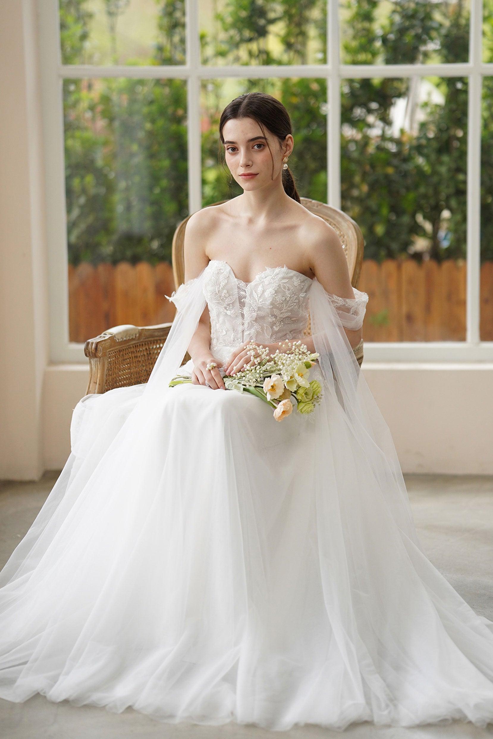 A-Line Sweep-Brush Train Lace Tulle Wedding Dress CW3313 - COCOMELODY