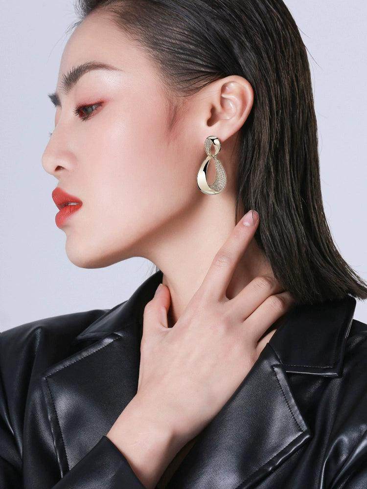 Atmospheric gold unique earring girl 636352115977 - COCOMELODY