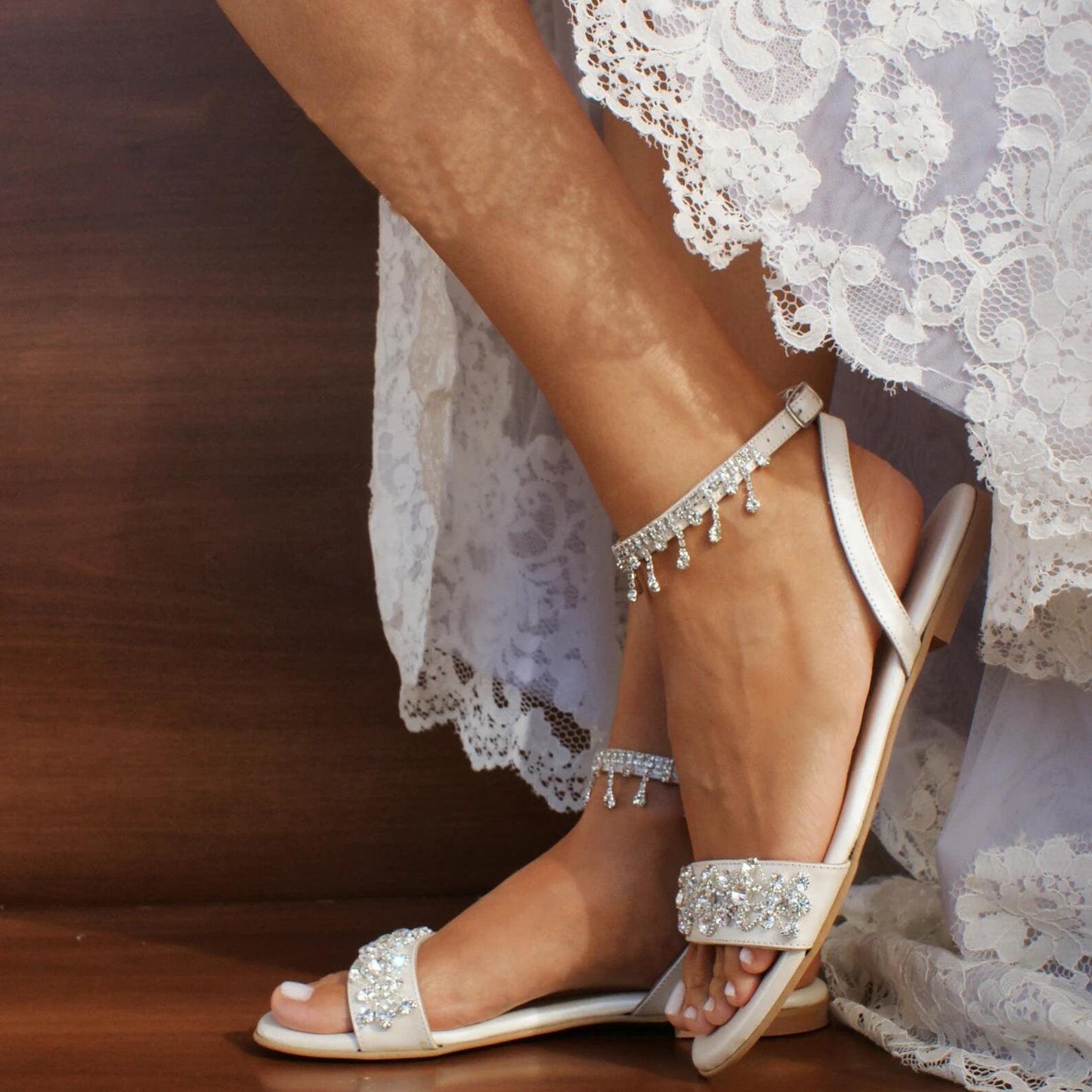 White Crystal Round Flat Shoes Sandals 708749254657 - COCOMELODY