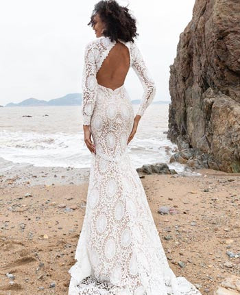 destination wedding dresses beach Best Dresses for a Beach Wedding: Flowy, Chic, and Weather-Appropriate