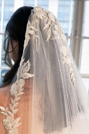 One-tier Lace Edge Tulle Chapel Veils with Appliques CV0327 - COCOMELODY