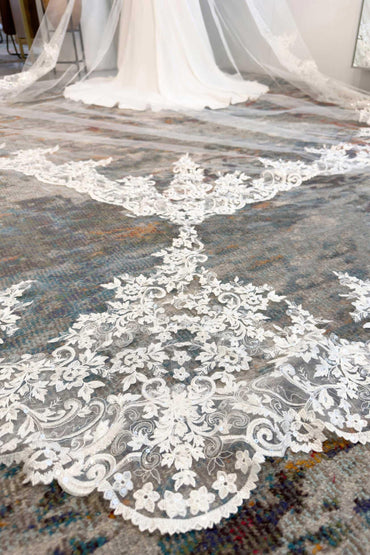 One-tier Lace Edge Tulle Cathedral Veils with Appliques CV0333 - COCOMELODY