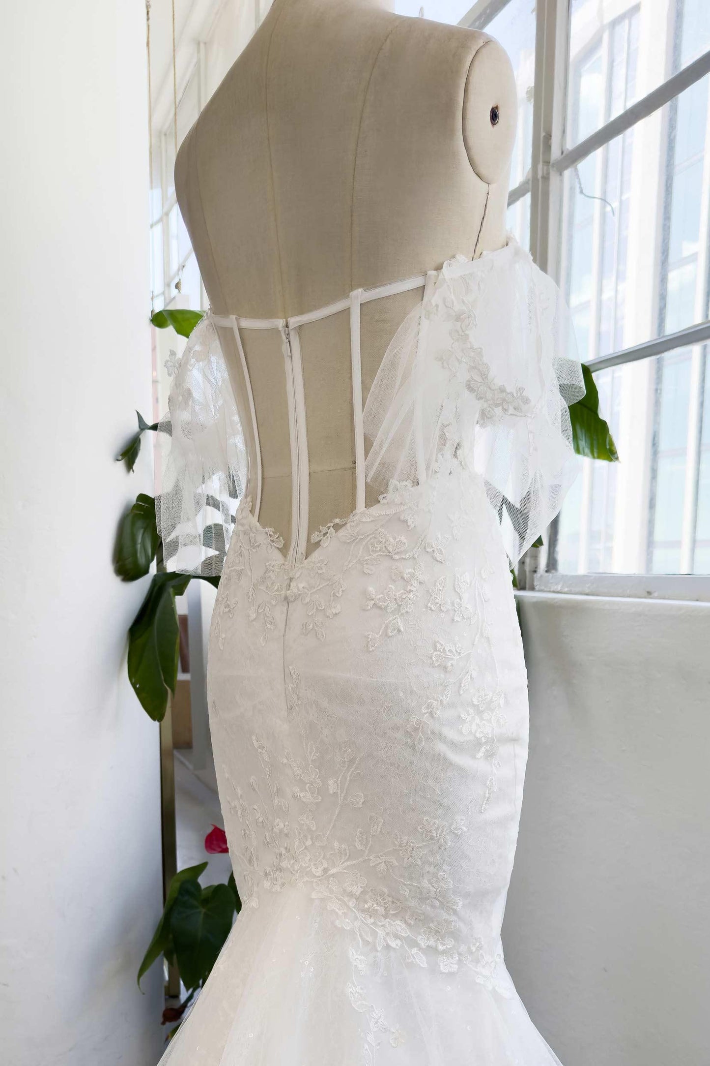 Trumpet-Mermaid Court Train Sparkle Tulle Wedding Dress CW2998 - COCOMELODY