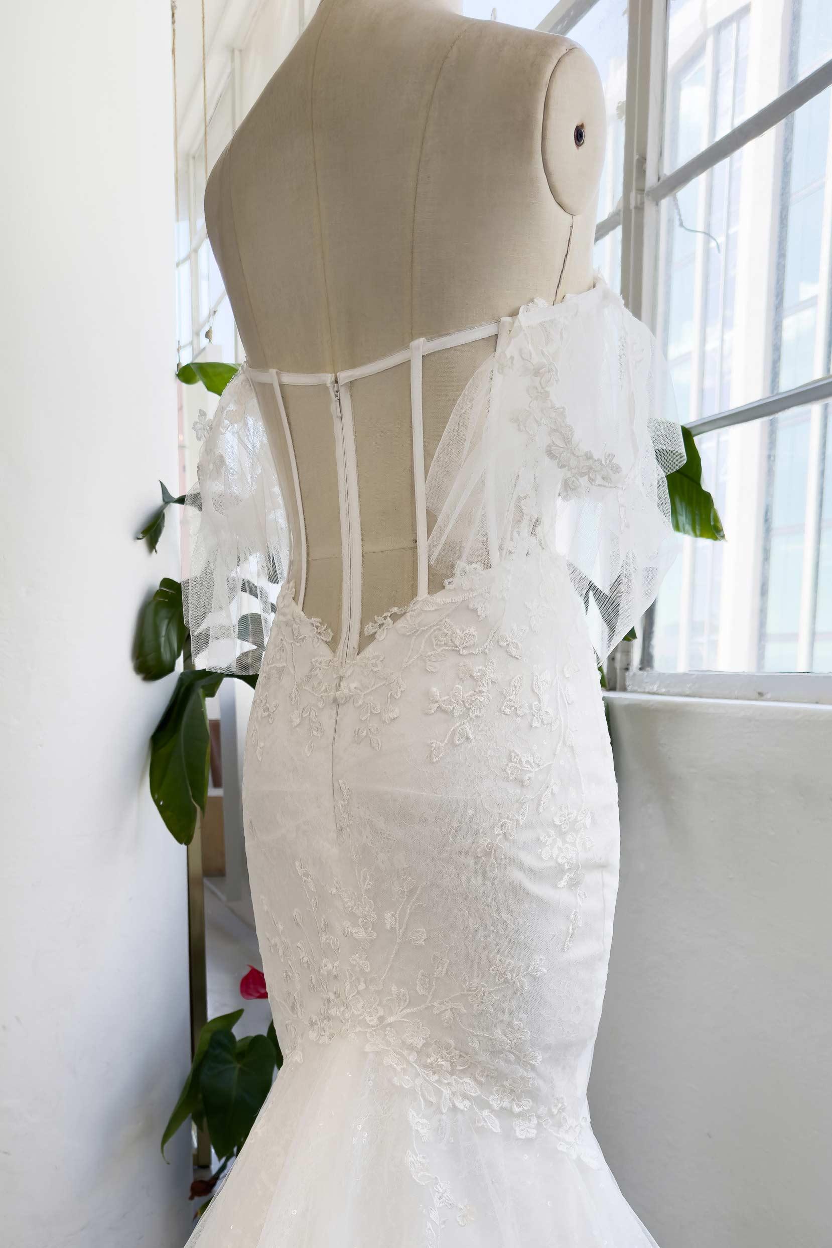 Trumpet-Mermaid Court Train Sparkle Tulle Wedding Dress CW2998 - COCOMELODY