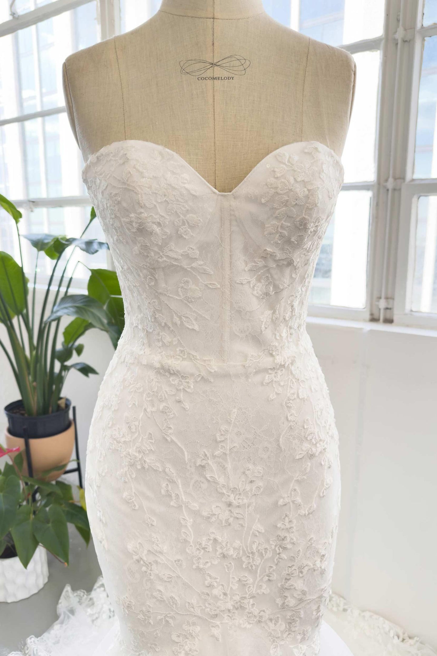 Trumpet-Mermaid Court Train Sparkle Tulle Wedding Dress CW2998 - COCOMELODY
