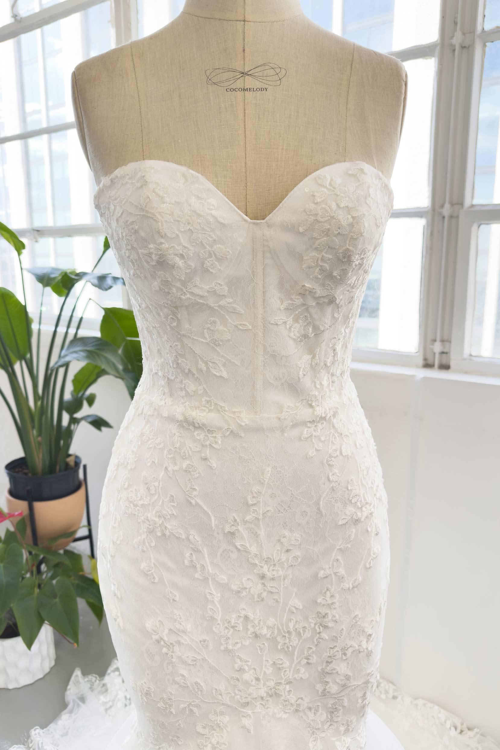 Trumpet-Mermaid Court Train Sparkle Tulle Wedding Dress CW2998 - COCOMELODY