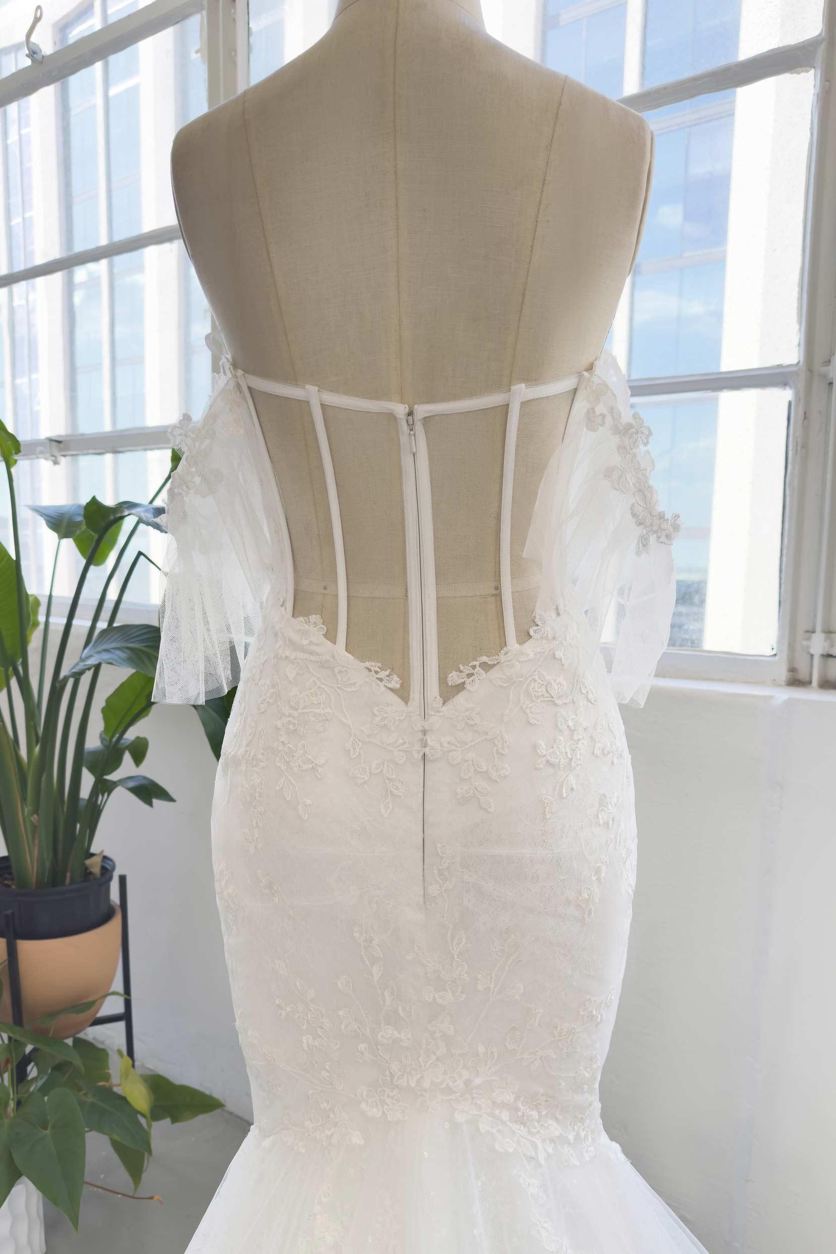 Trumpet-Mermaid Court Train Sparkle Tulle Wedding Dress CW2998 - COCOMELODY