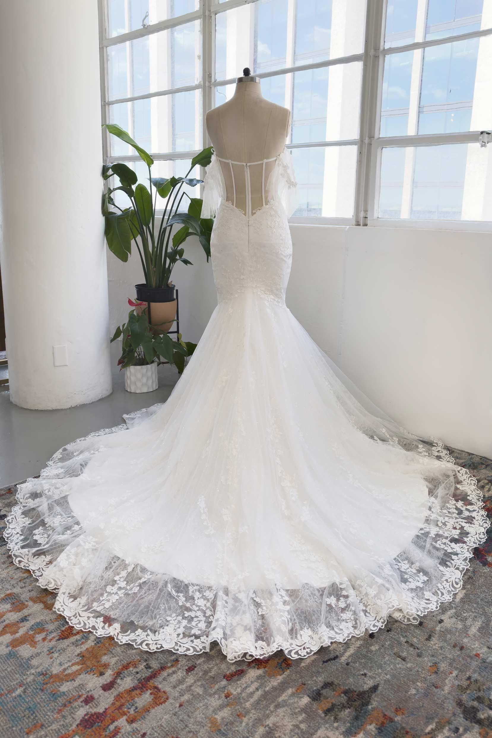 Trumpet-Mermaid Court Train Sparkle Tulle Wedding Dress CW2998 - COCOMELODY