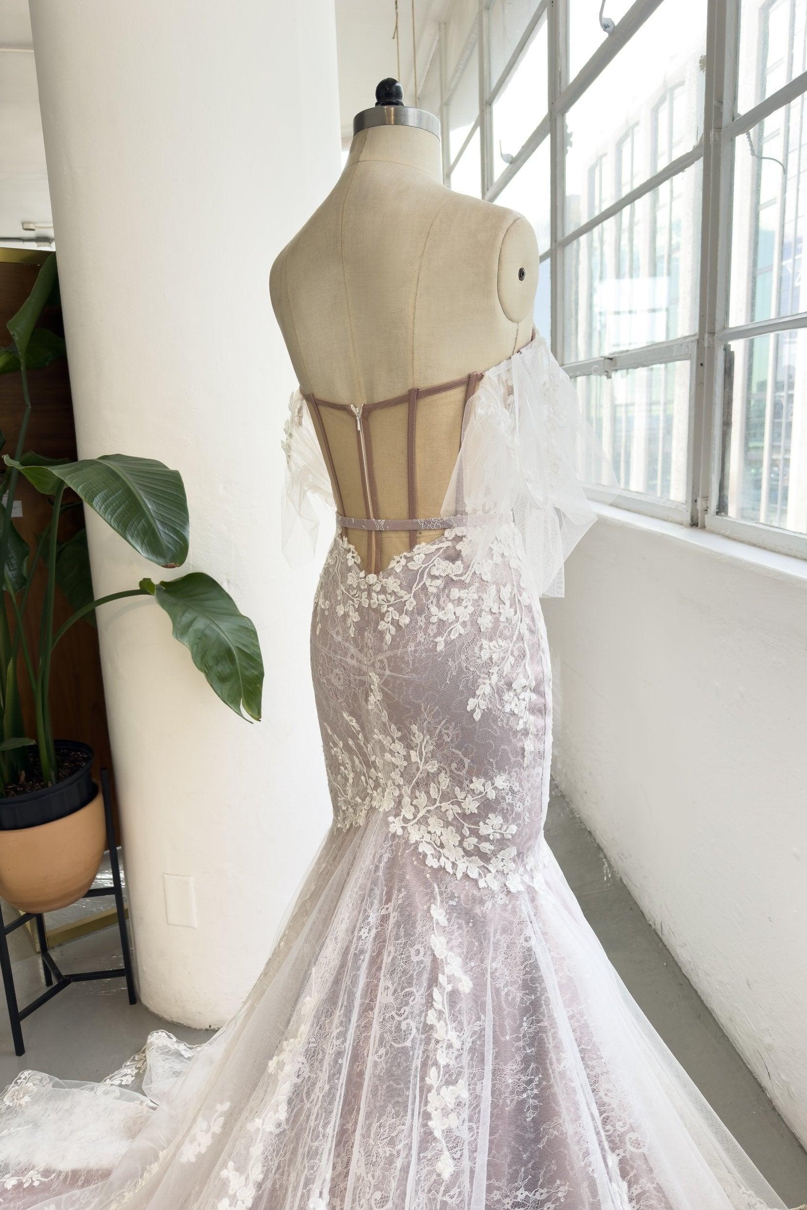 Trumpet-Mermaid Court Train Sparkle Tulle Wedding Dress CW2998 - COCOMELODY