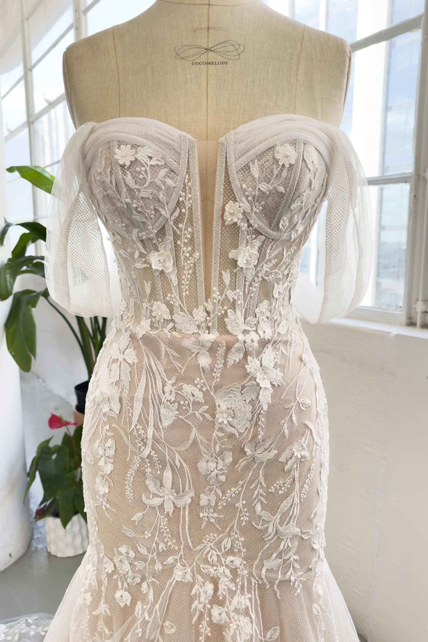 Trumpet-Mermaid Court Train Lace Tulle Wedding Dress CW2999 - COCOMELODY