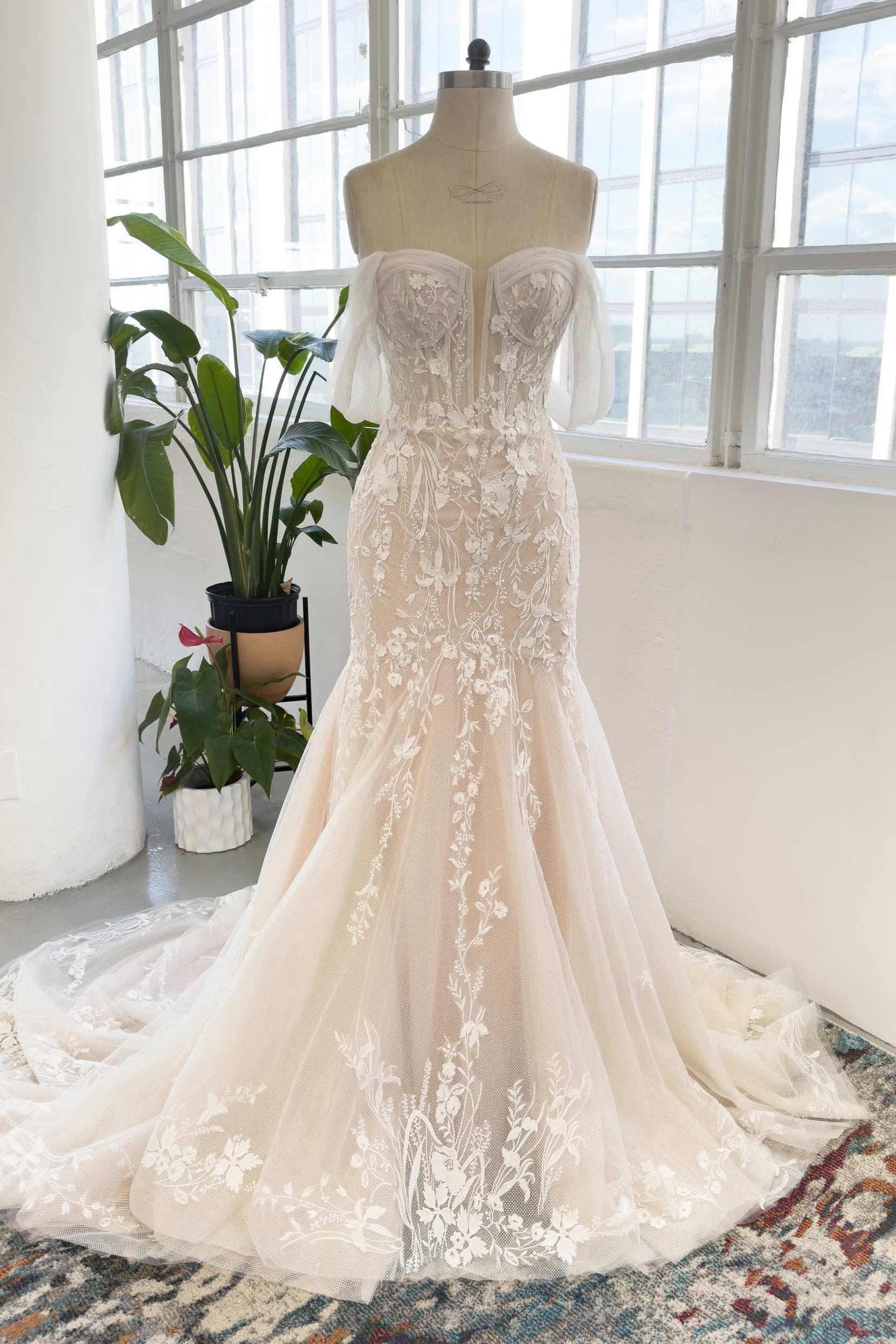 Trumpet-Mermaid Court Train Lace Tulle Wedding Dress CW2999 - COCOMELODY