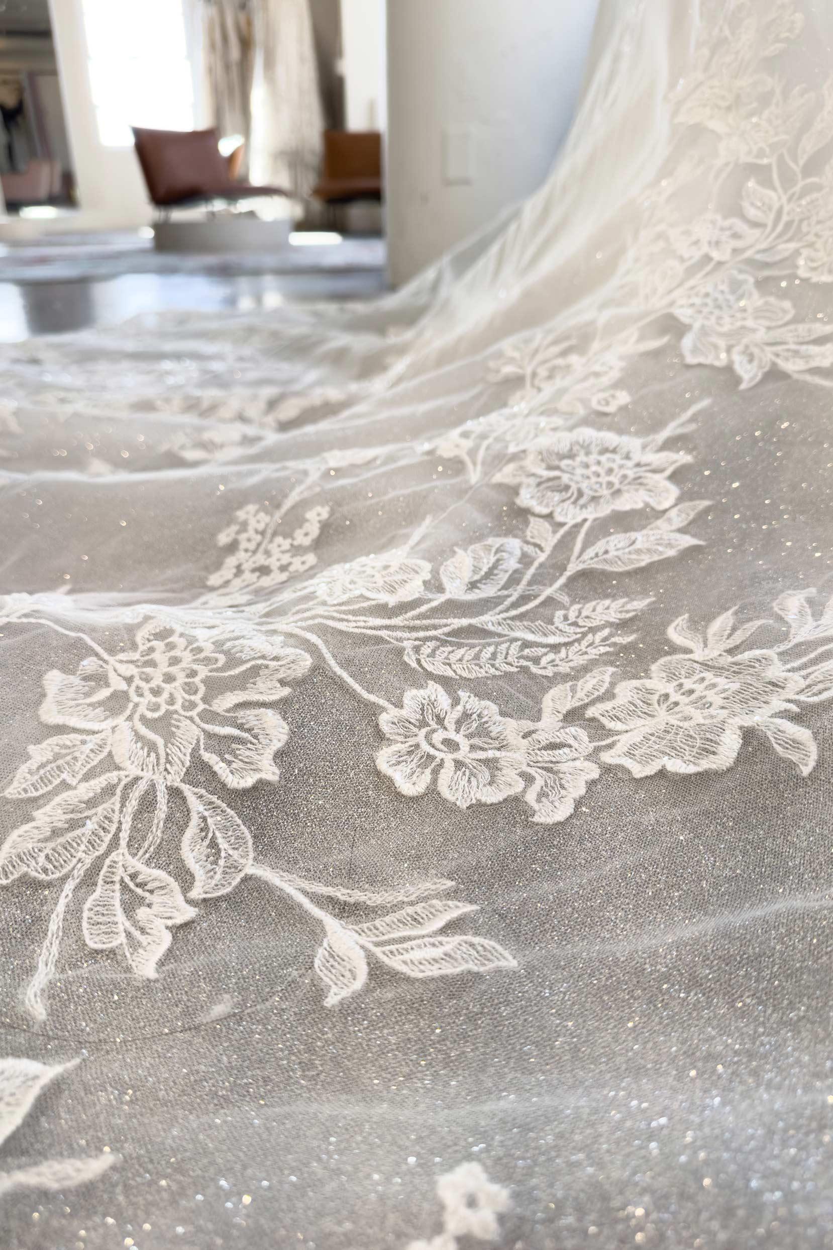 Trumpet-Mermaid Chapel Train Lace Tulle Wedding Dress CW3000 - COCOMELODY