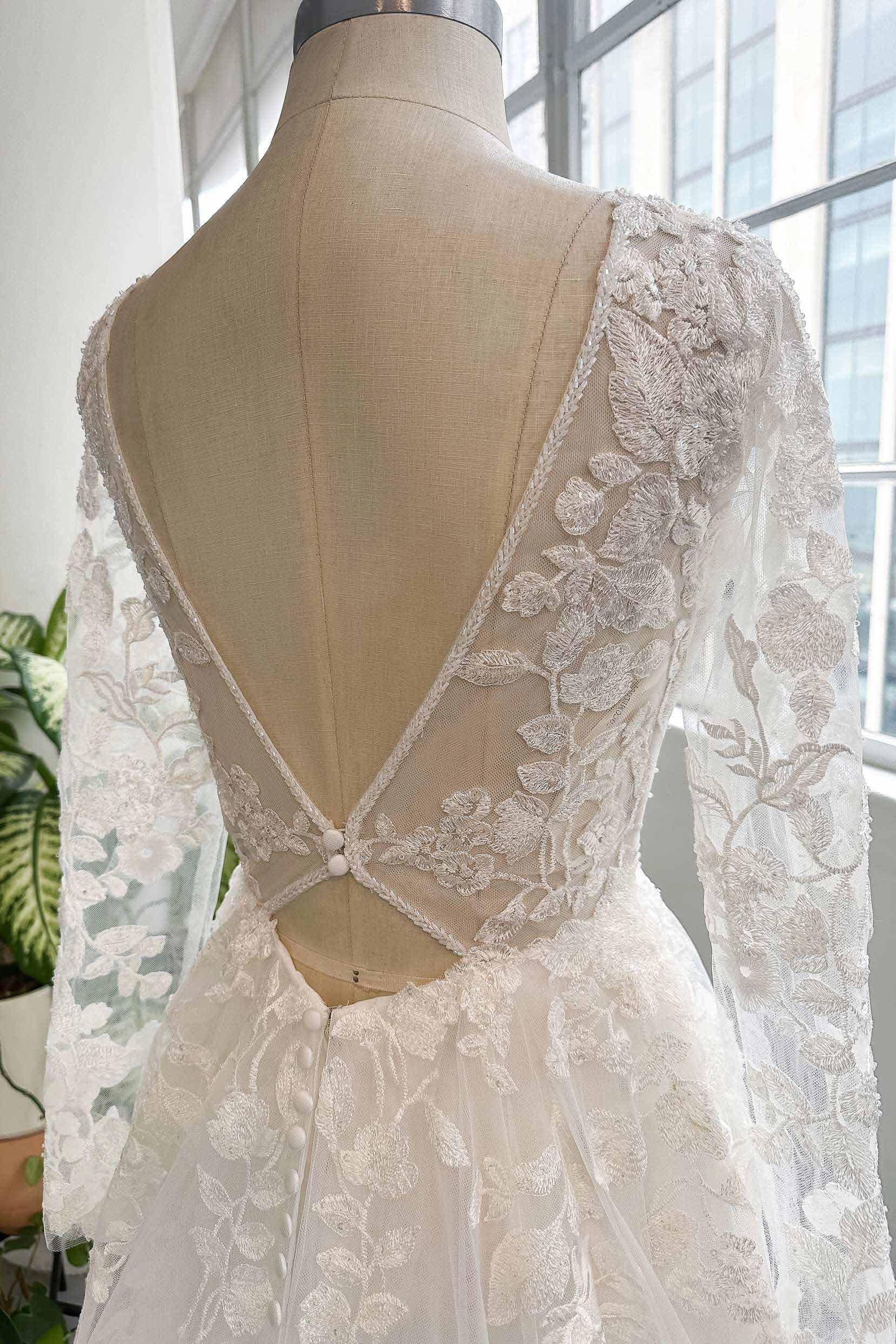 A-Line Court Train Lace Tulle Wedding Dress CW2994 - COCOMELODY