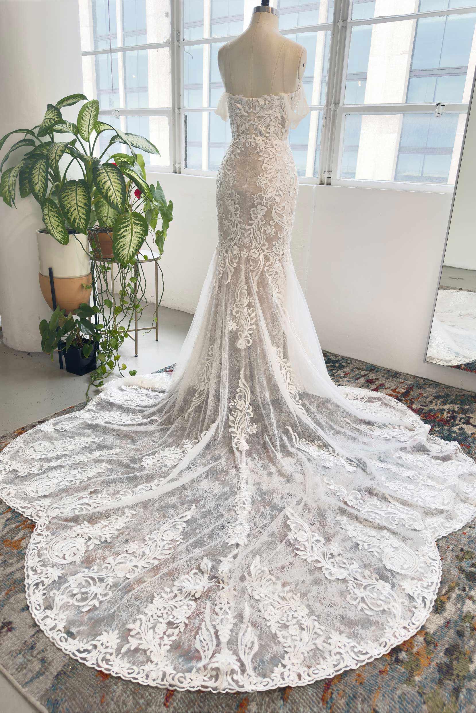 Trumpet-Mermaid Cathedral Train Lace Tulle Wedding Dress CW3001 - COCOMELODY