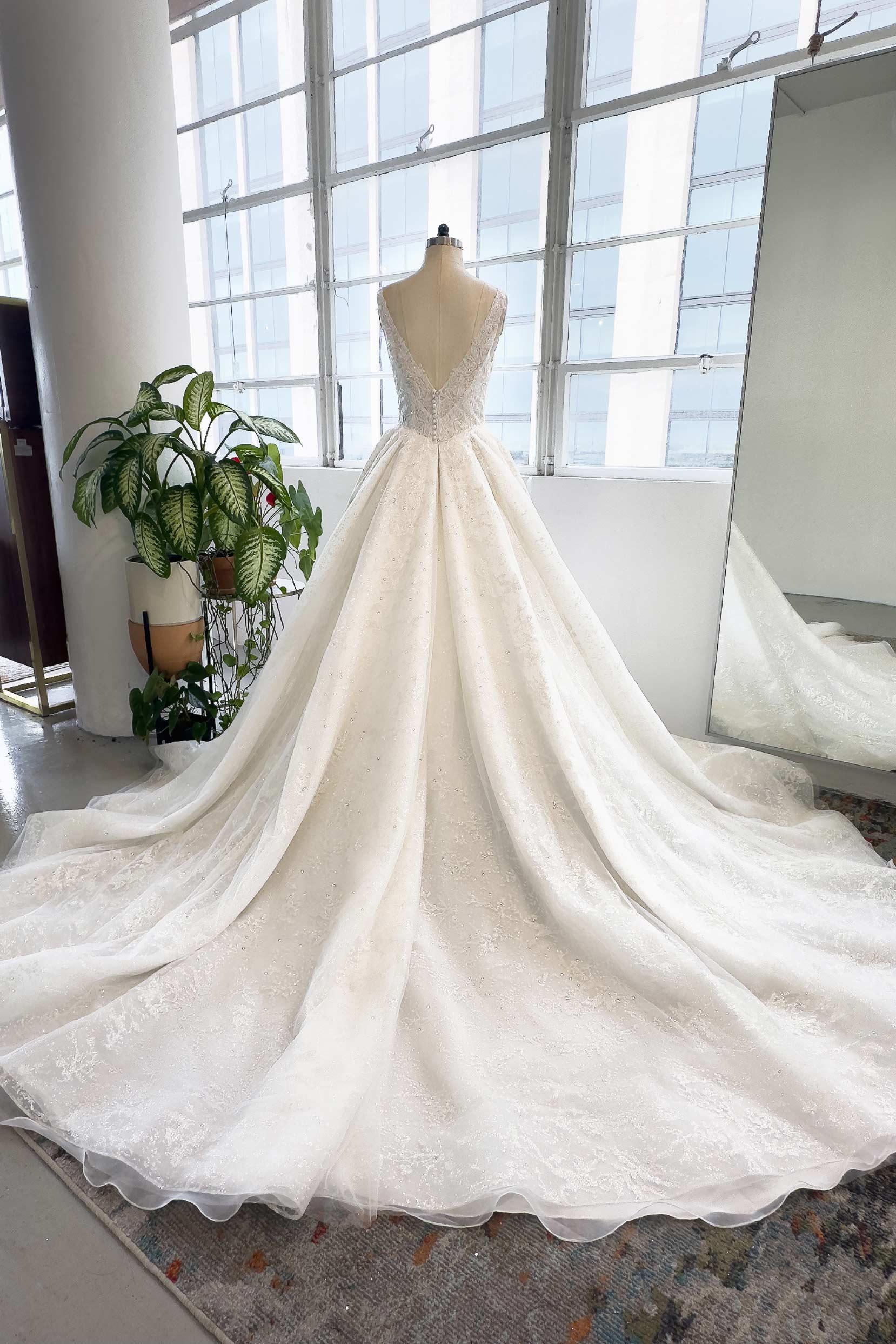 A-Line Chapel Train Lace Tulle Wedding Dress CW3005 - COCOMELODY