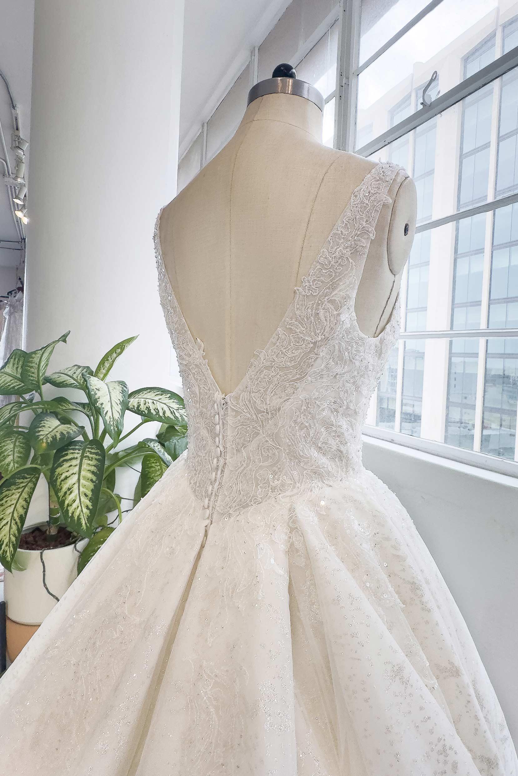 A-Line Chapel Train Lace Tulle Wedding Dress CW3005 - COCOMELODY