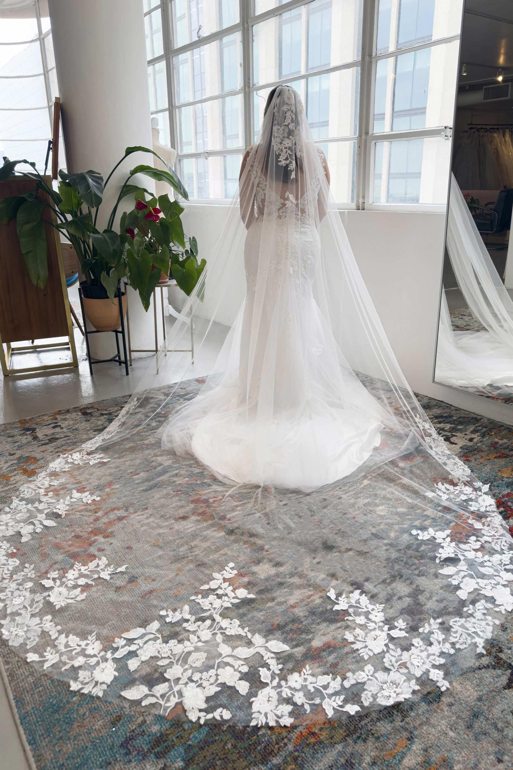 One-tier Lace Edge Lace Tulle Chapel Veils with Appliques CV0324 - COCOMELODY