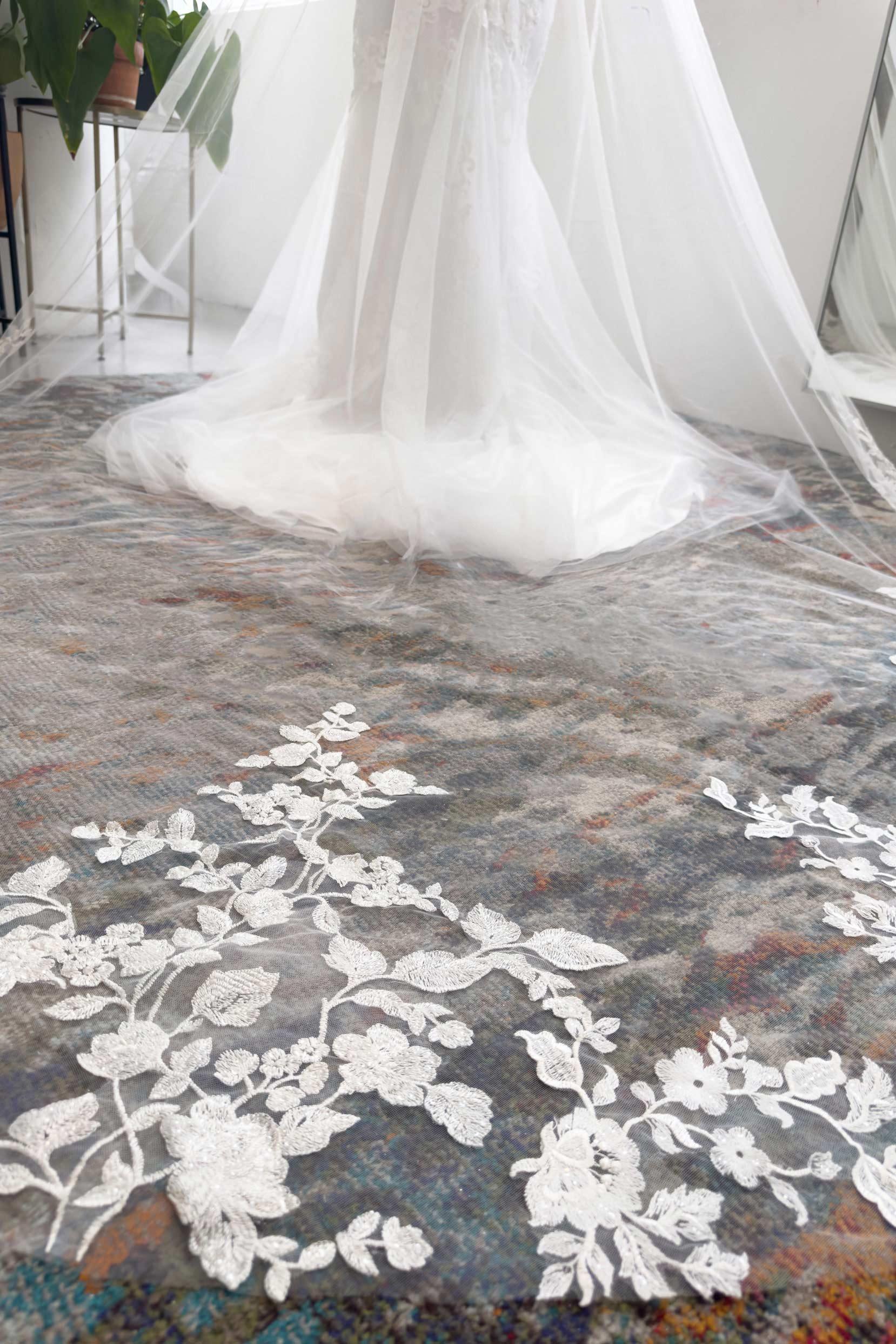 One-tier Lace Edge Lace Tulle Chapel Veils with Appliques CV0324 - COCOMELODY