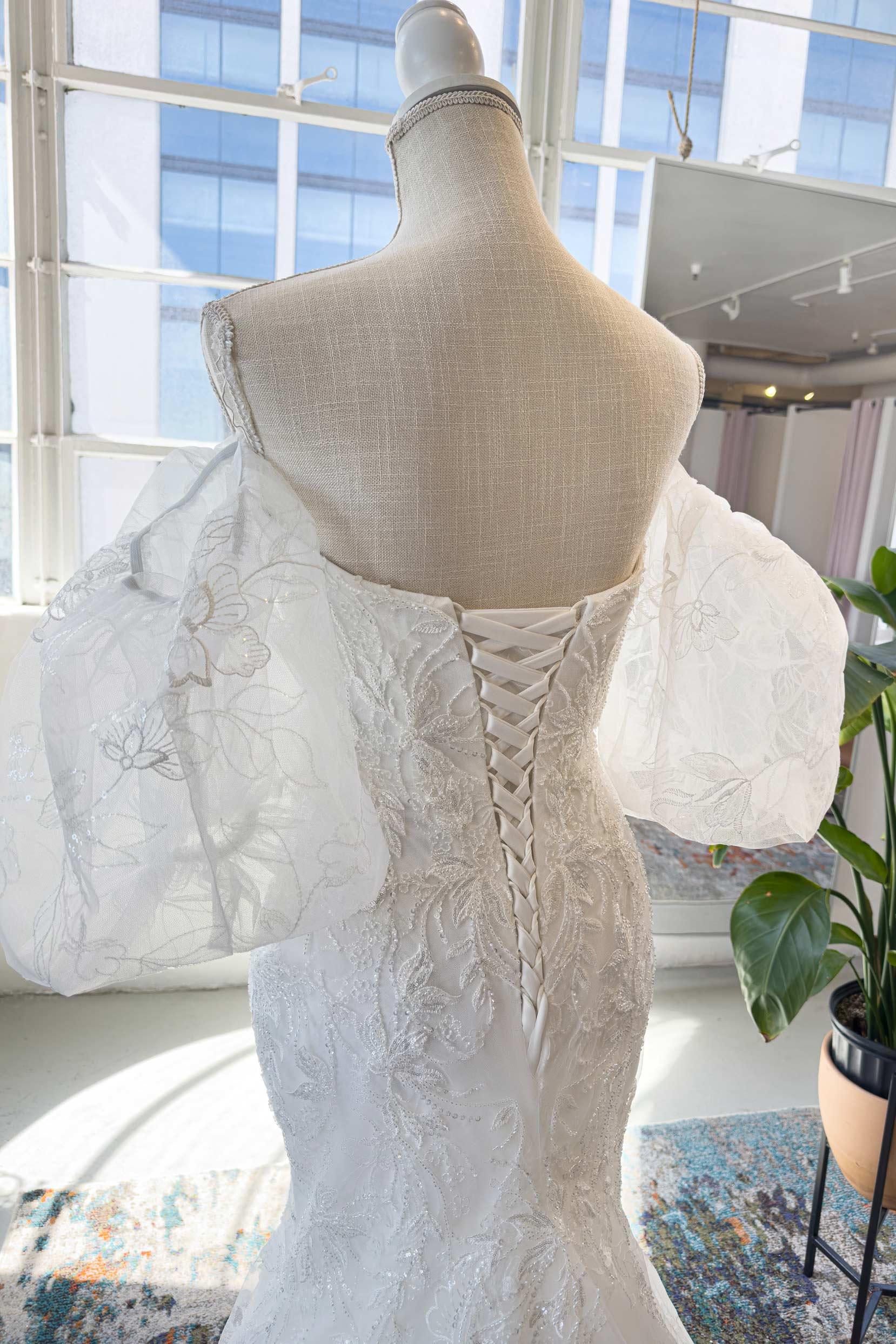 Trumpet-Mermaid Court Train Lace Tulle Wedding Dress CW2987 - COCOMELODY