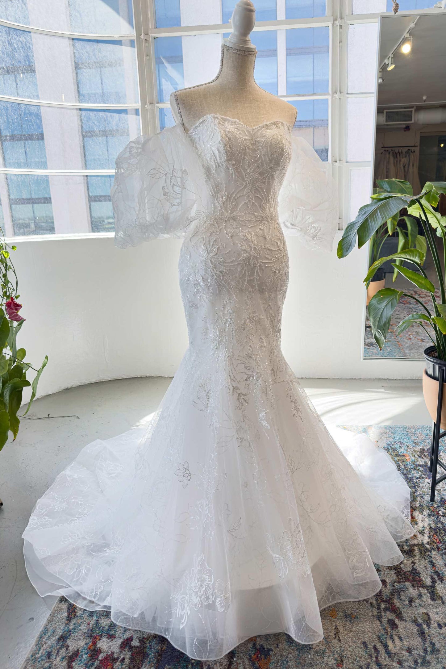 Trumpet-Mermaid Court Train Lace Tulle Wedding Dress CW2987 - COCOMELODY