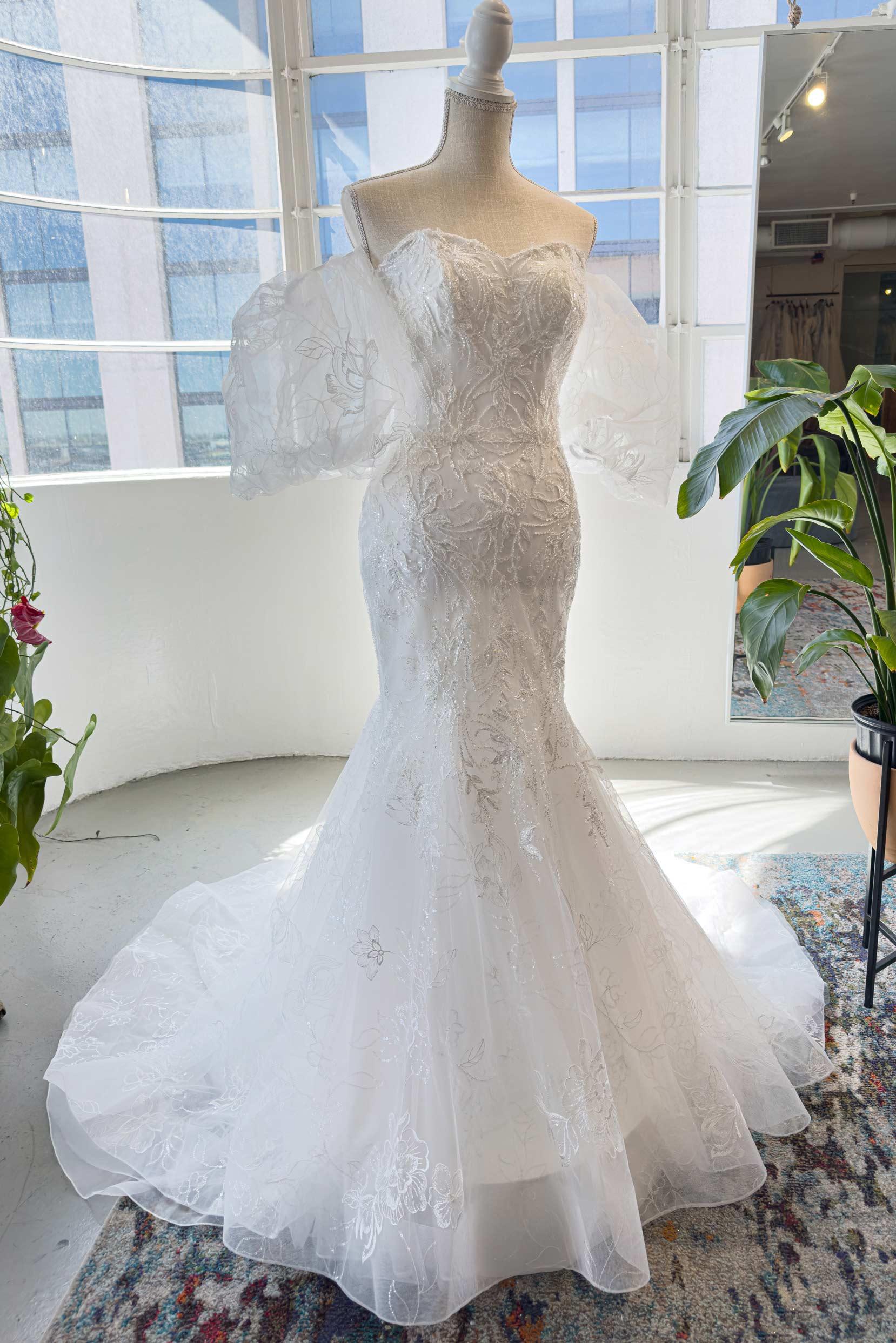 Trumpet-Mermaid Court Train Lace Tulle Wedding Dress CW2987 - COCOMELODY