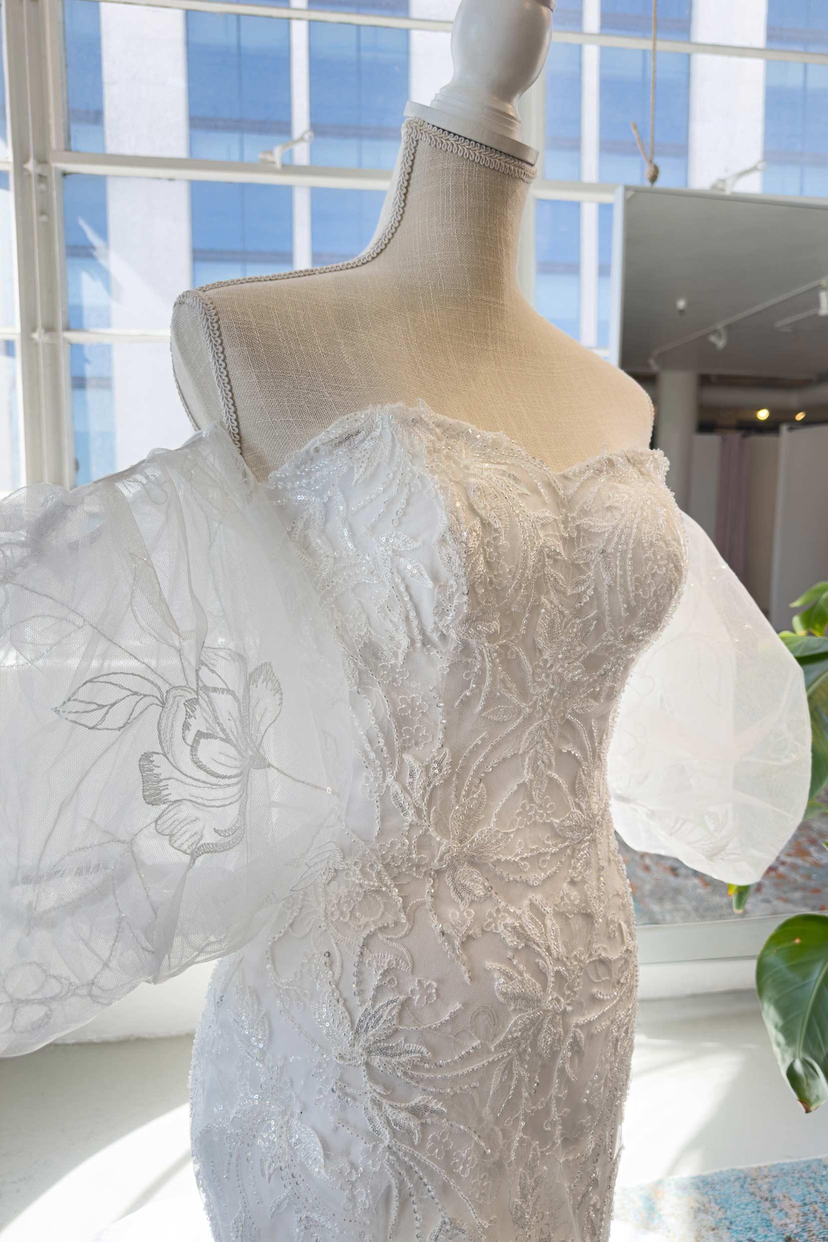 Trumpet-Mermaid Court Train Lace Tulle Wedding Dress CW2987 - COCOMELODY