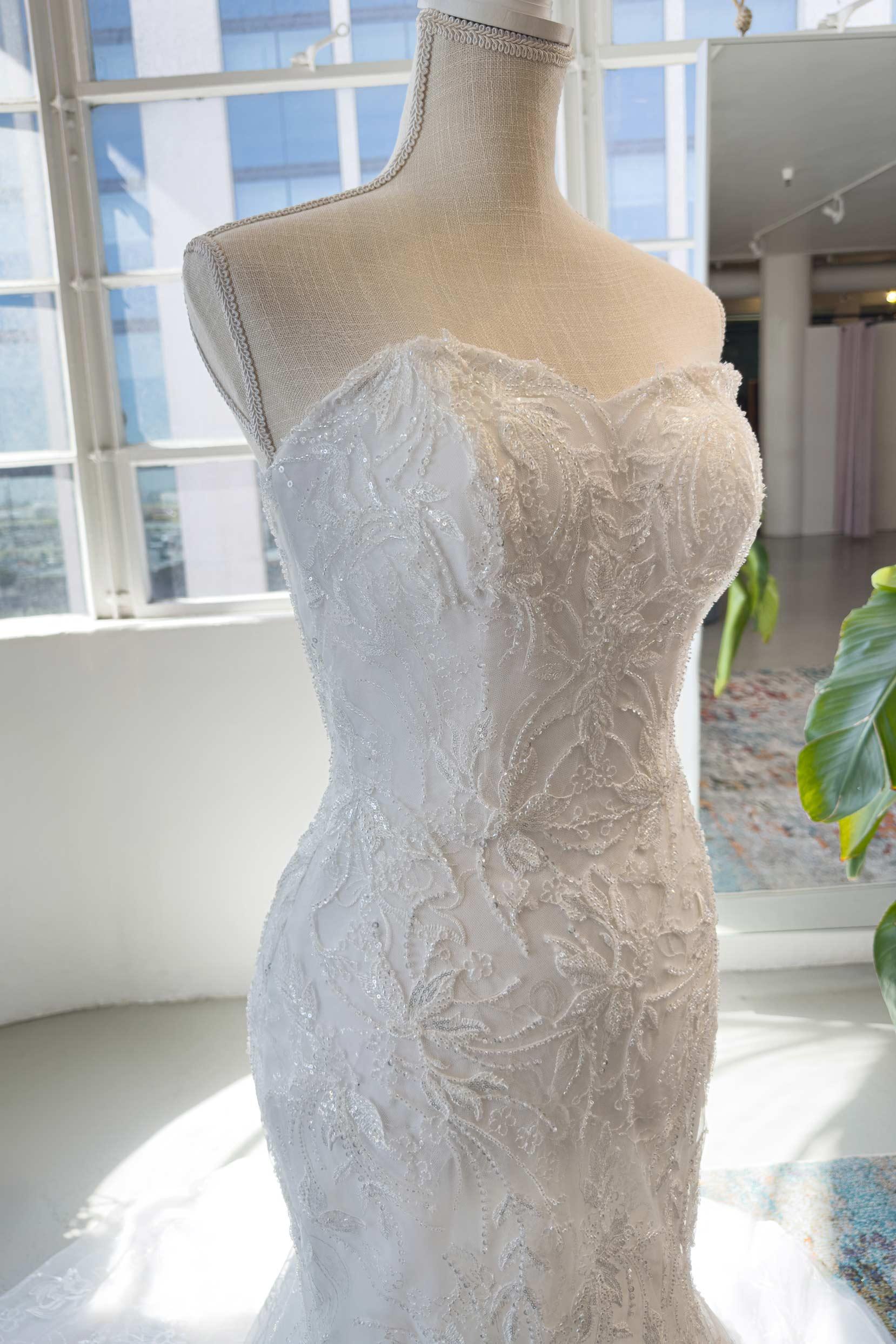 Trumpet-Mermaid Court Train Lace Tulle Wedding Dress CW2987 - COCOMELODY