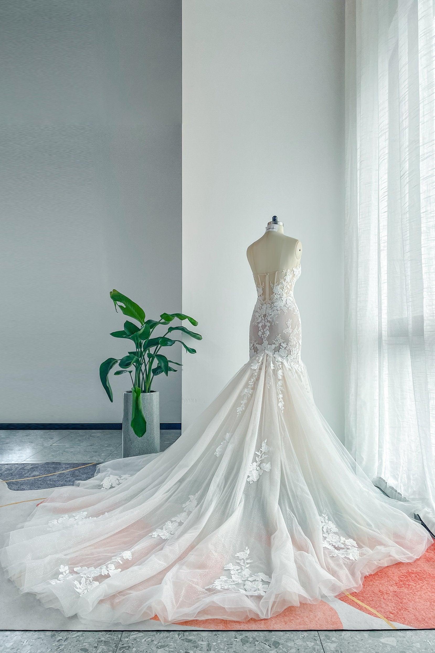 Trumpet-Mermaid Chapel Train Lace Tulle Wedding Dress CW3133 - COCOMELODY