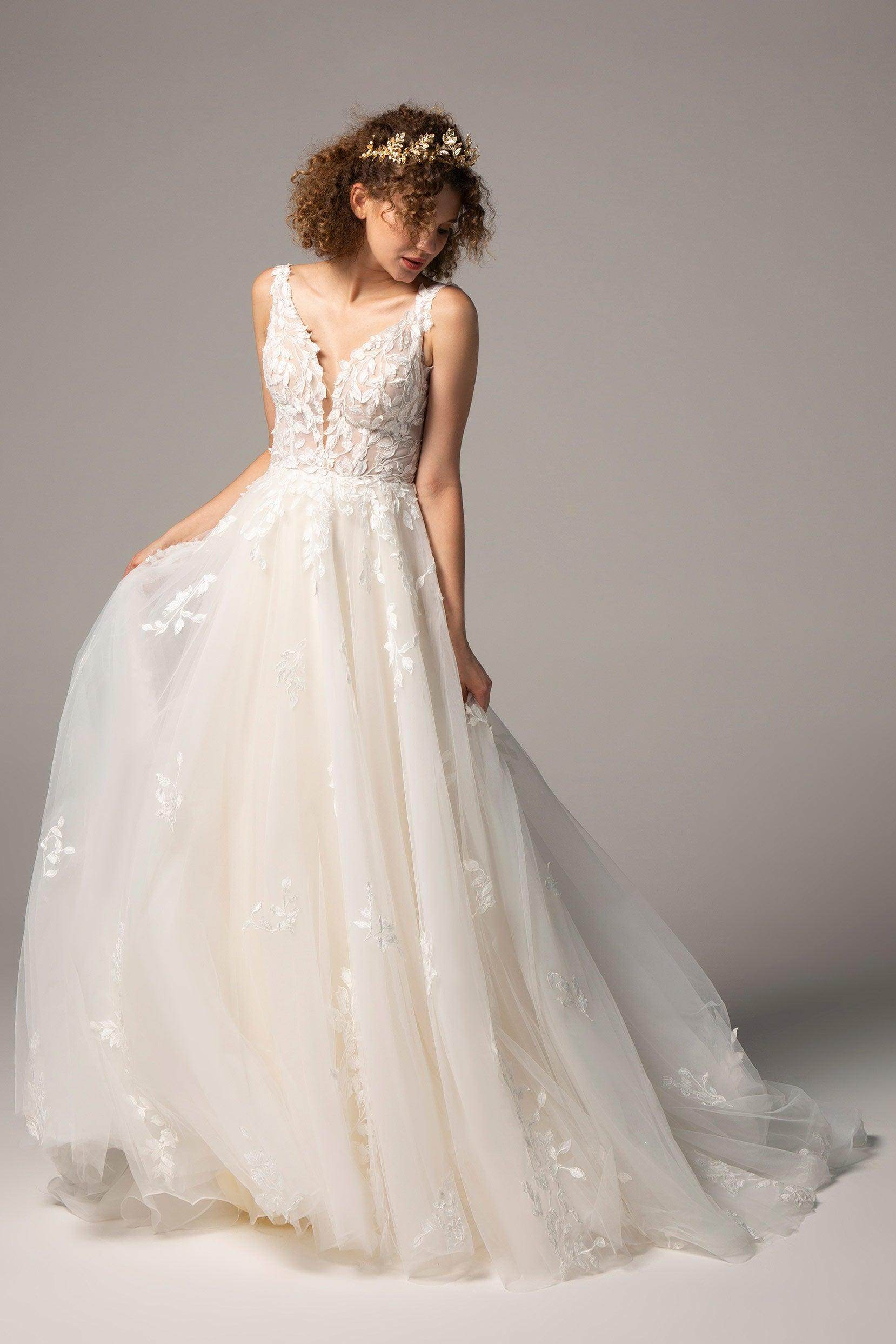 A-Line Court Train Tulle Wedding Dress CW2368 - COCOMELODY