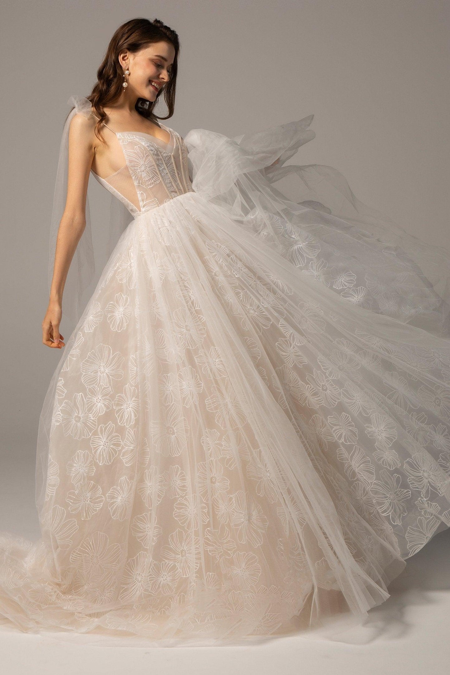 A-Line Court Train Tulle Wedding Dress CW2165 - COCOMELODY
