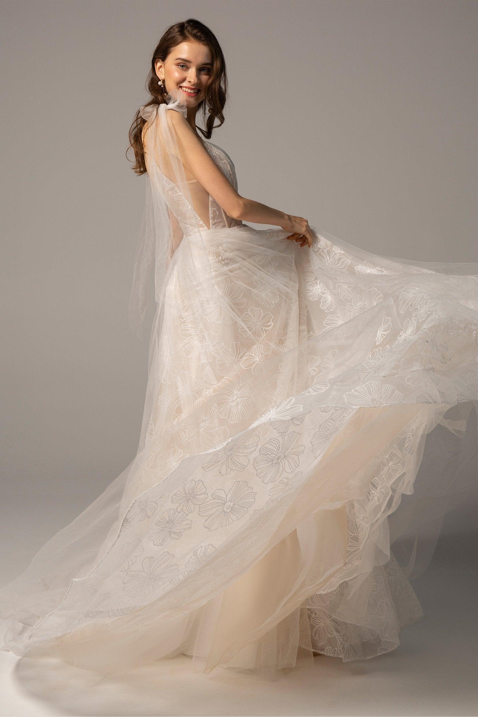 A-Line Court Train Tulle Wedding Dress CW2165 - COCOMELODY
