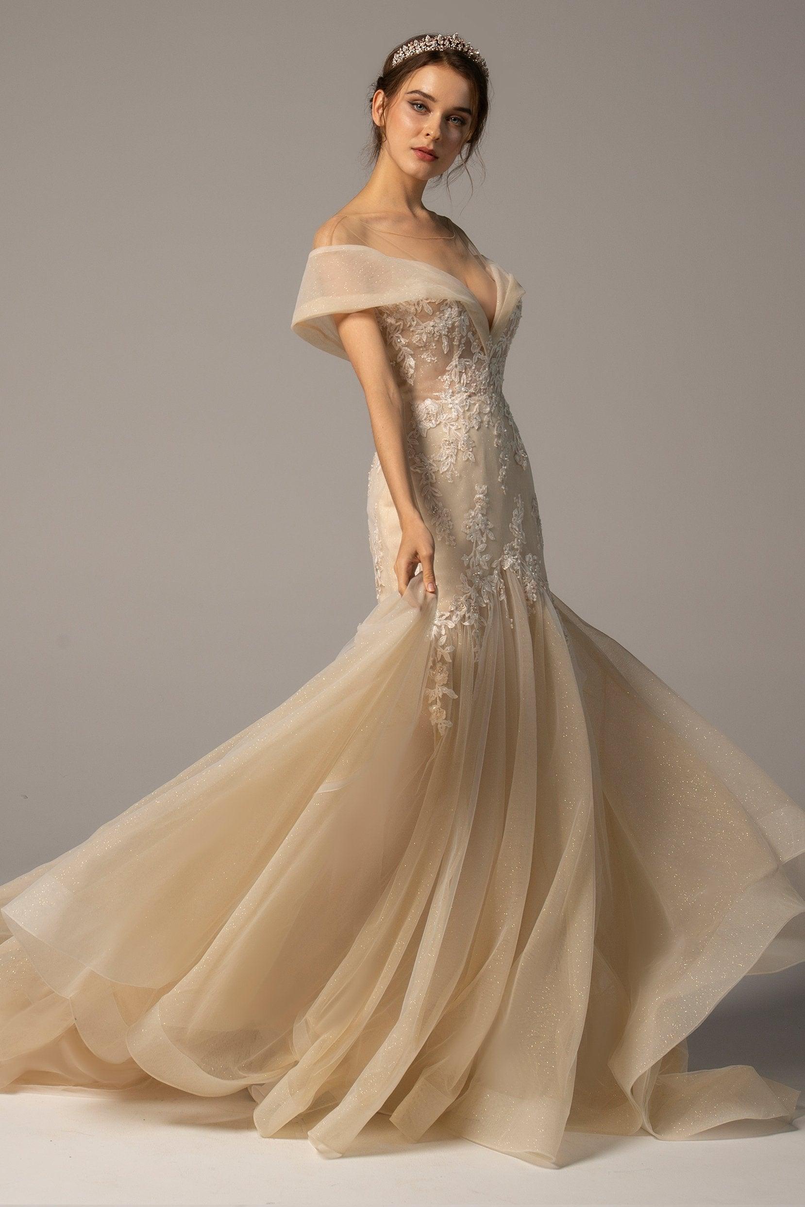 Trumpet-Mermaid Court Train Tulle Wedding Dress CW2377 - COCOMELODY