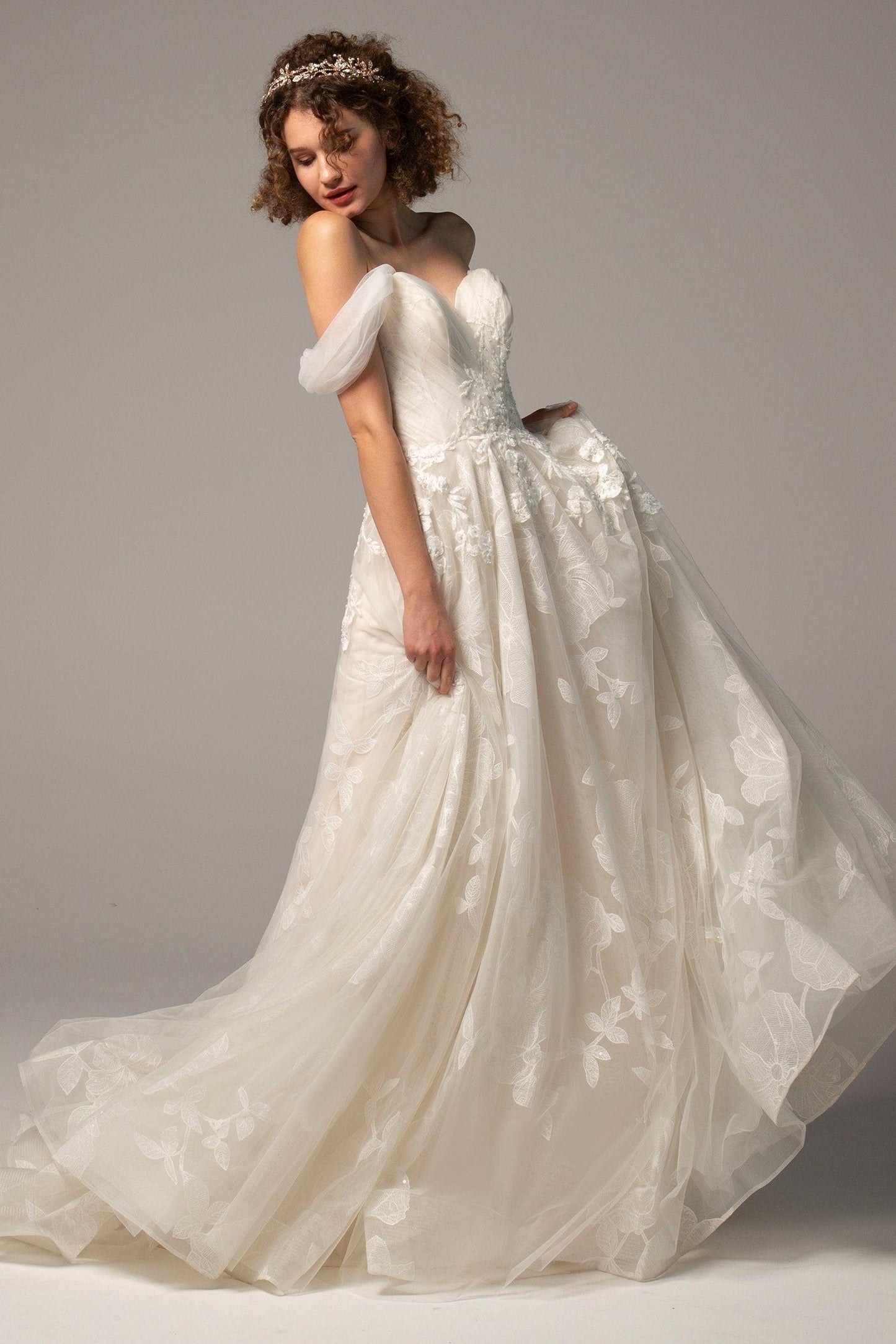 A-Line Court Train Tulle Wedding Dress CW2390 - COCOMELODY