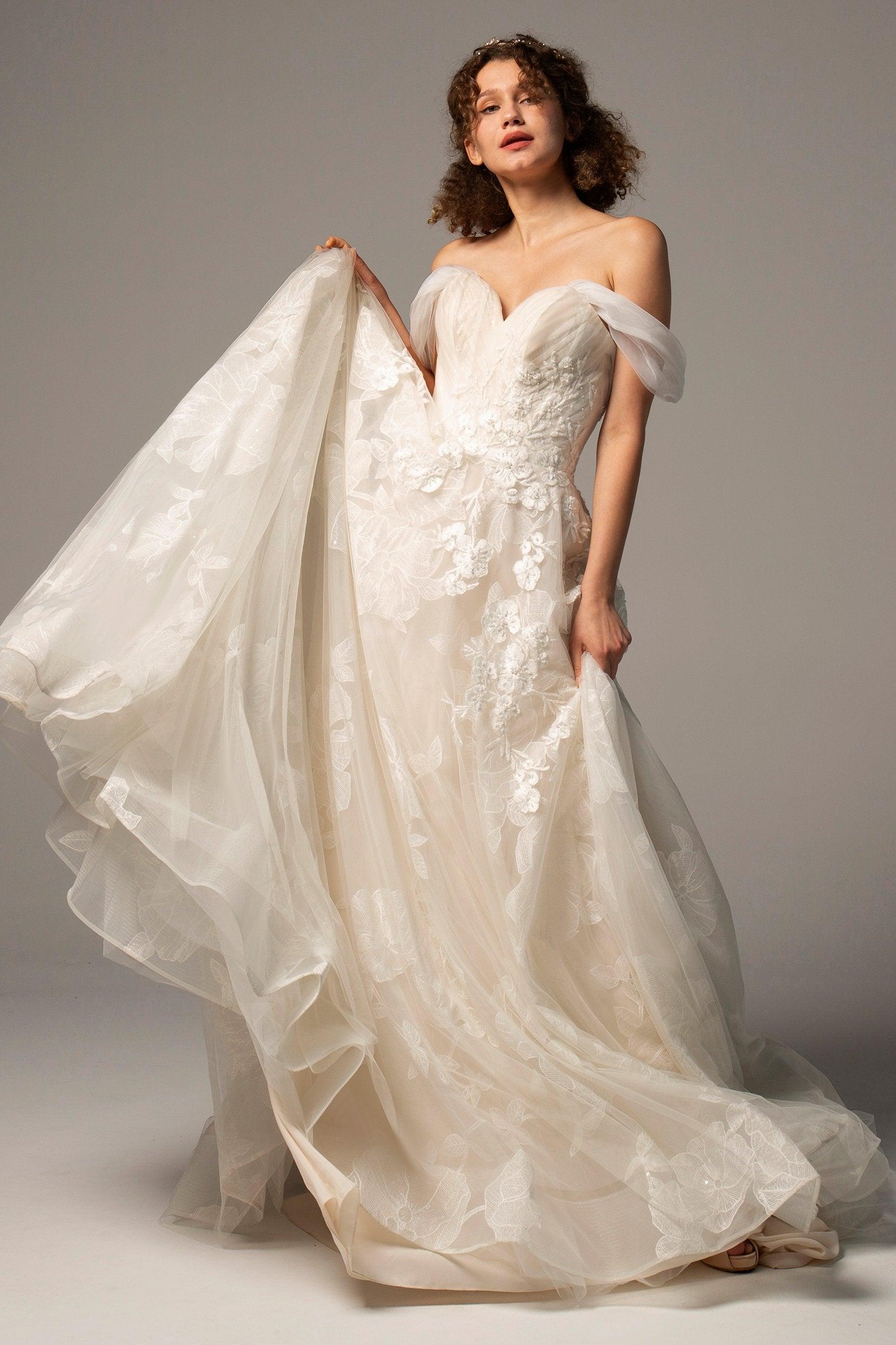 A-Line Court Train Tulle Wedding Dress CW2390 - COCOMELODY