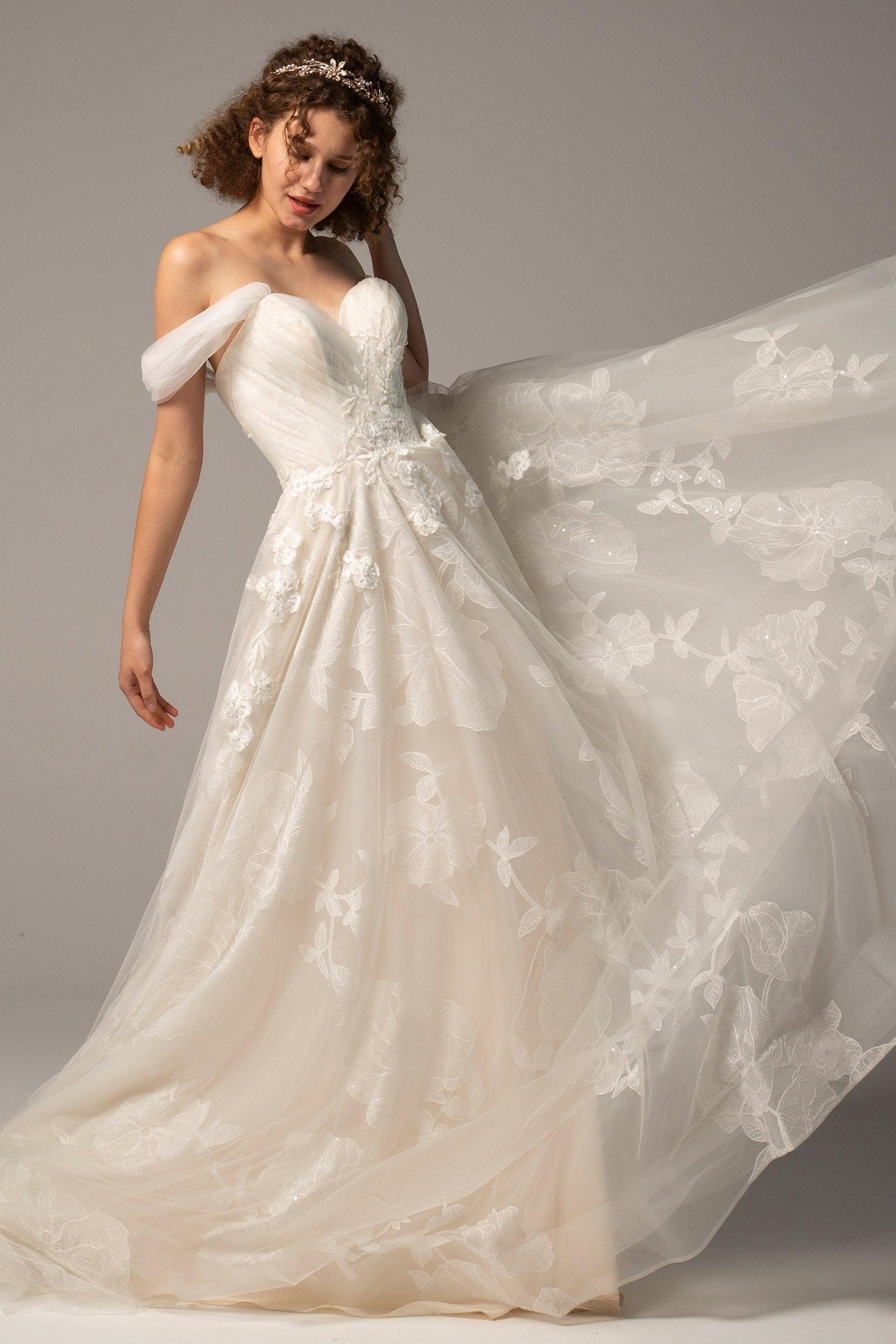 A-Line Court Train Tulle Wedding Dress CW2390 - COCOMELODY