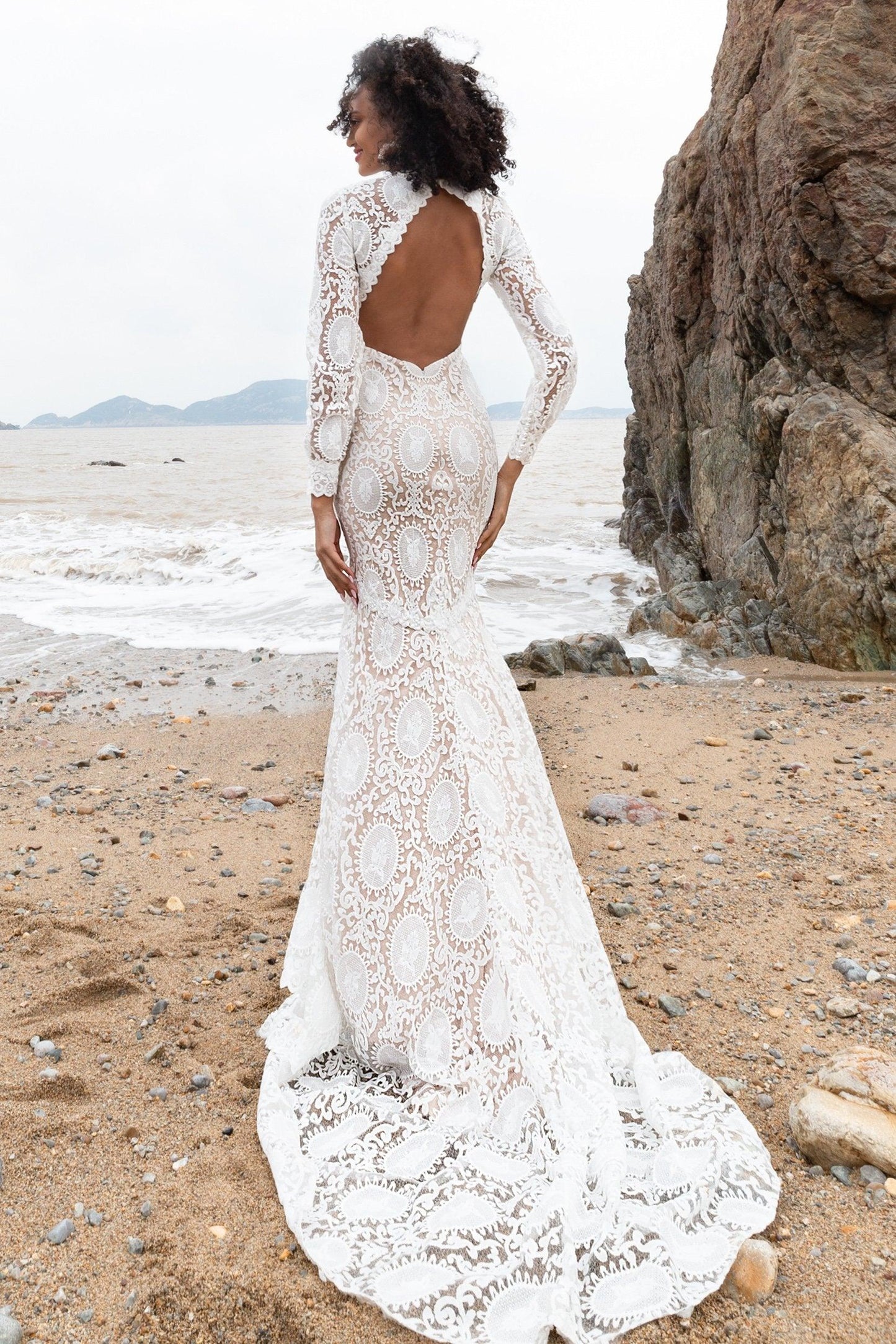 Trumpet-Mermaid Court Train Lace Wedding Dress CW2222 - COCOMELODY