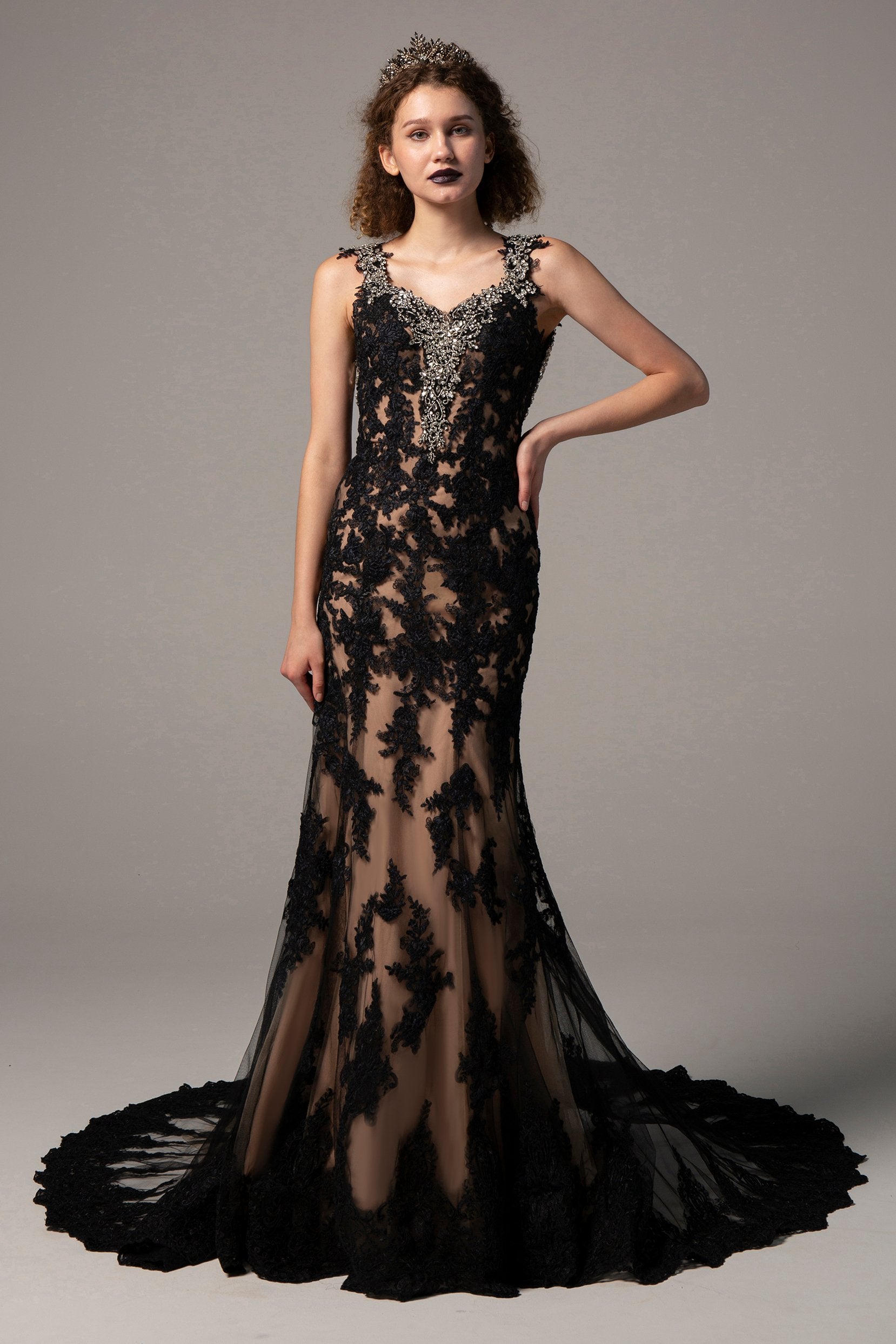 Trumpet Straps Court Train Tulle Sleeveless Wedding Dress COCOMELODY CW2332 Trumpet Straps Court Train Tulle Sleeveless Wedding Dress COCOMELODY CW2332
