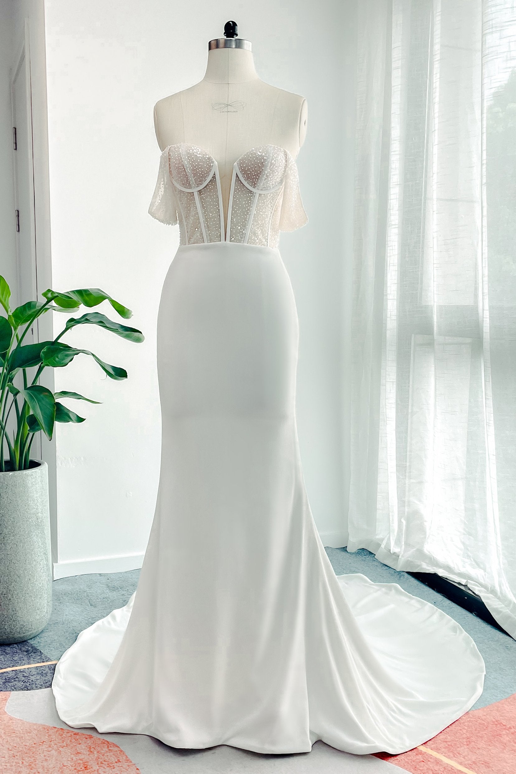Trumpet Mermaid Sweep Train Strapless Satin Wedding Dress Trumpet Mermaid Sweep Train Strapless Satin Wedding Dress