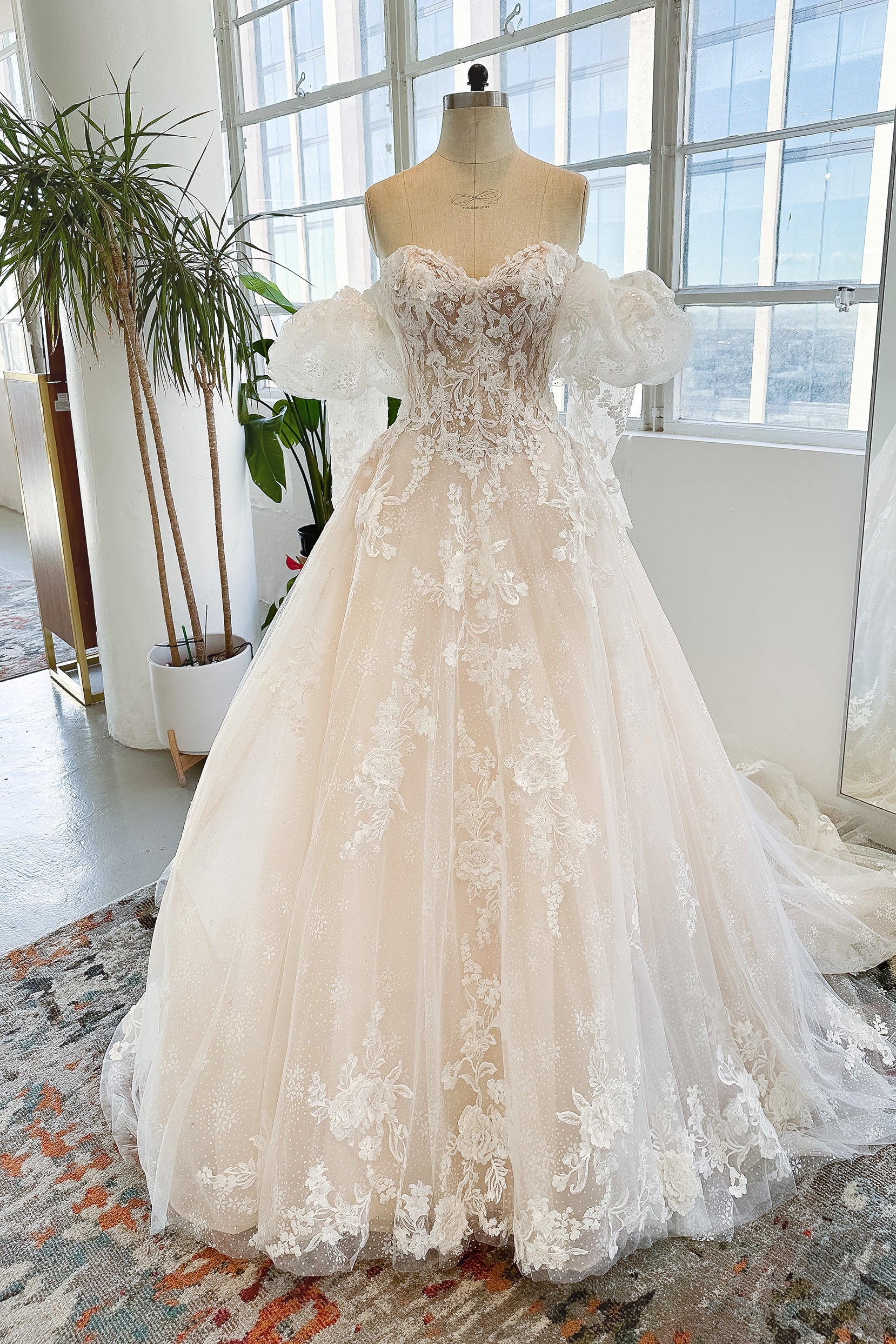 A-Line Sweetheart Chapel Train Sparkle Tulle Wedding Dress COCOMELODY CW3004CR A-Line Sweetheart Chapel Train Sparkle Tulle Wedding Dress COCOMELODY CW3004CR